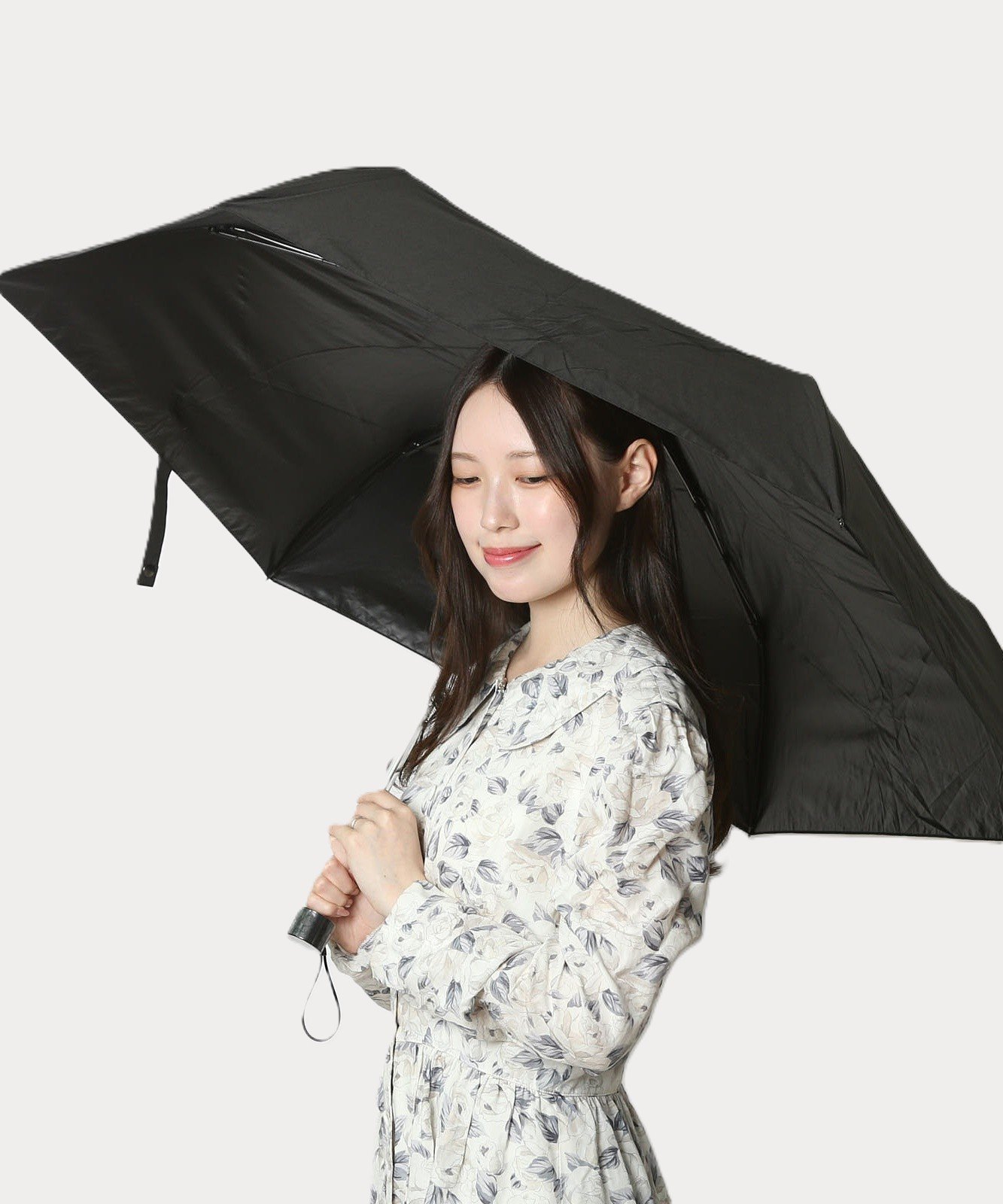 BACKYARD FAMILY 晴雨兼用折りたたみ傘 ブラックコーティング 60cm ローラ ファッション雑貨 折りたたみ傘 ブラック ホワイト