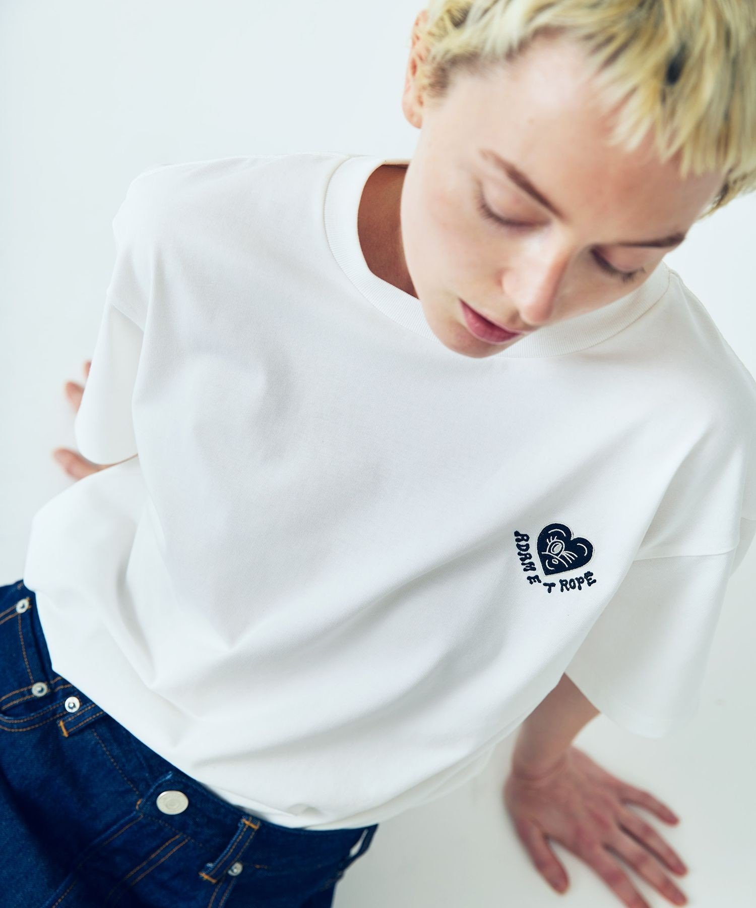 ADAM ET ROPE' FEMME 【Chocomoo*ADAM ET ROPE'】刺しゅうTEE アダムエロペ トップス カットソー・Tシャツ ホワイト【送料無料】