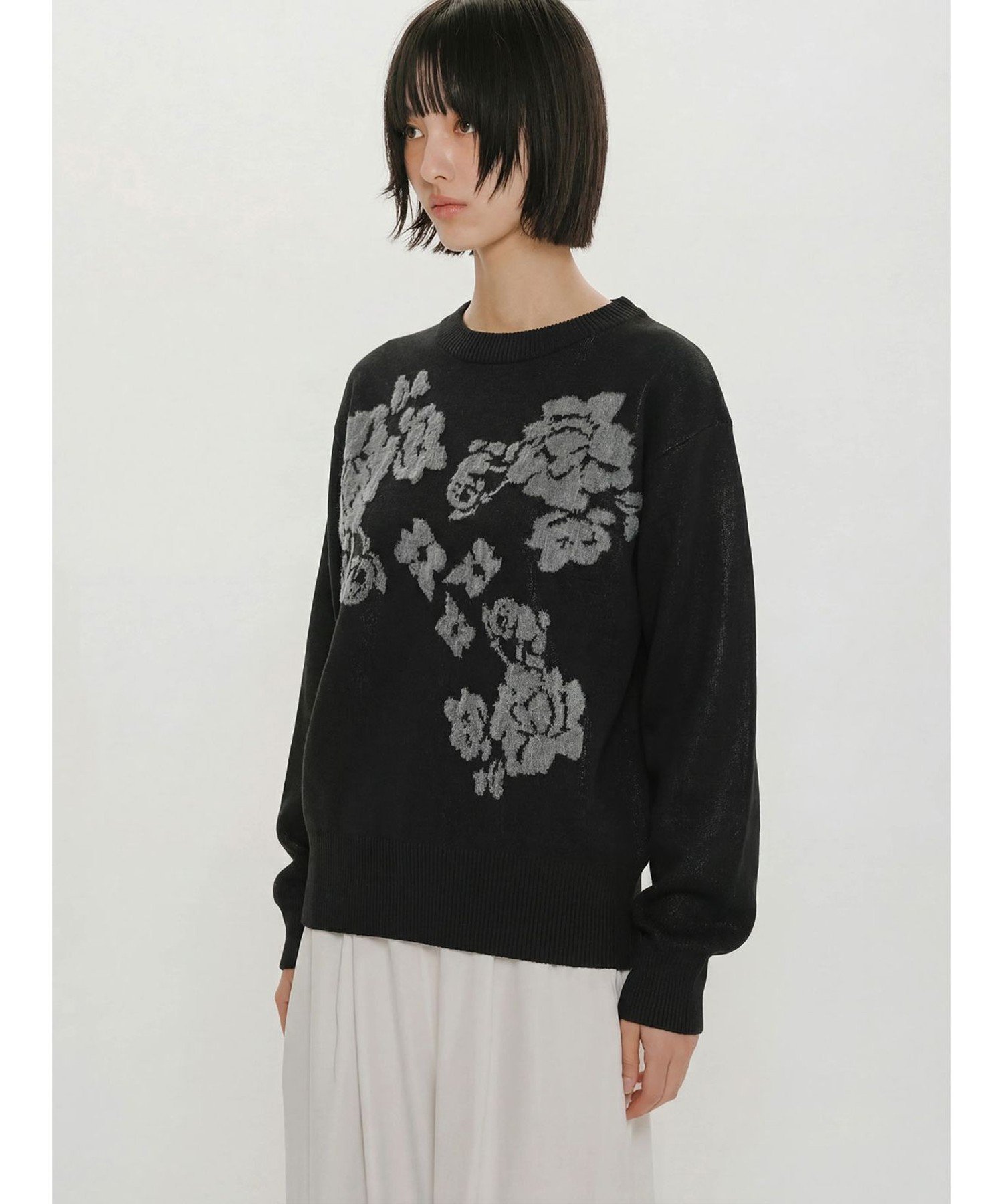 MIDIUMISOLID MIDIUMISOLID for Ladies フラワージャカードプルオーバー マーコート トップス ニット ホワイト ブルー
