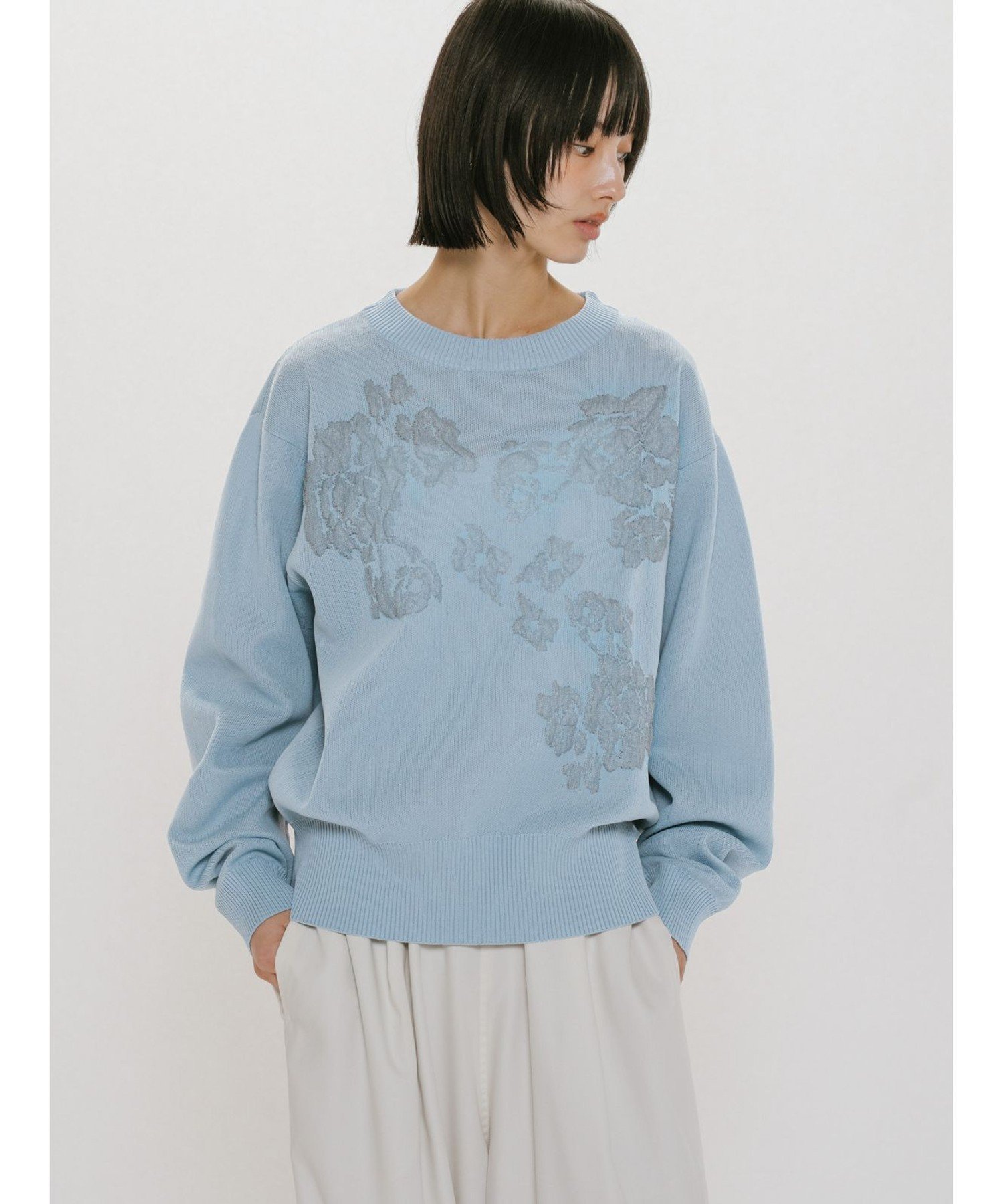 【SALE／50%OFF】MIDIUMISOLID MIDIUMISOLID for Ladies フラワージャカードプルオーバー マーコート トップス ニット ホワイト ブルー【送料無料】