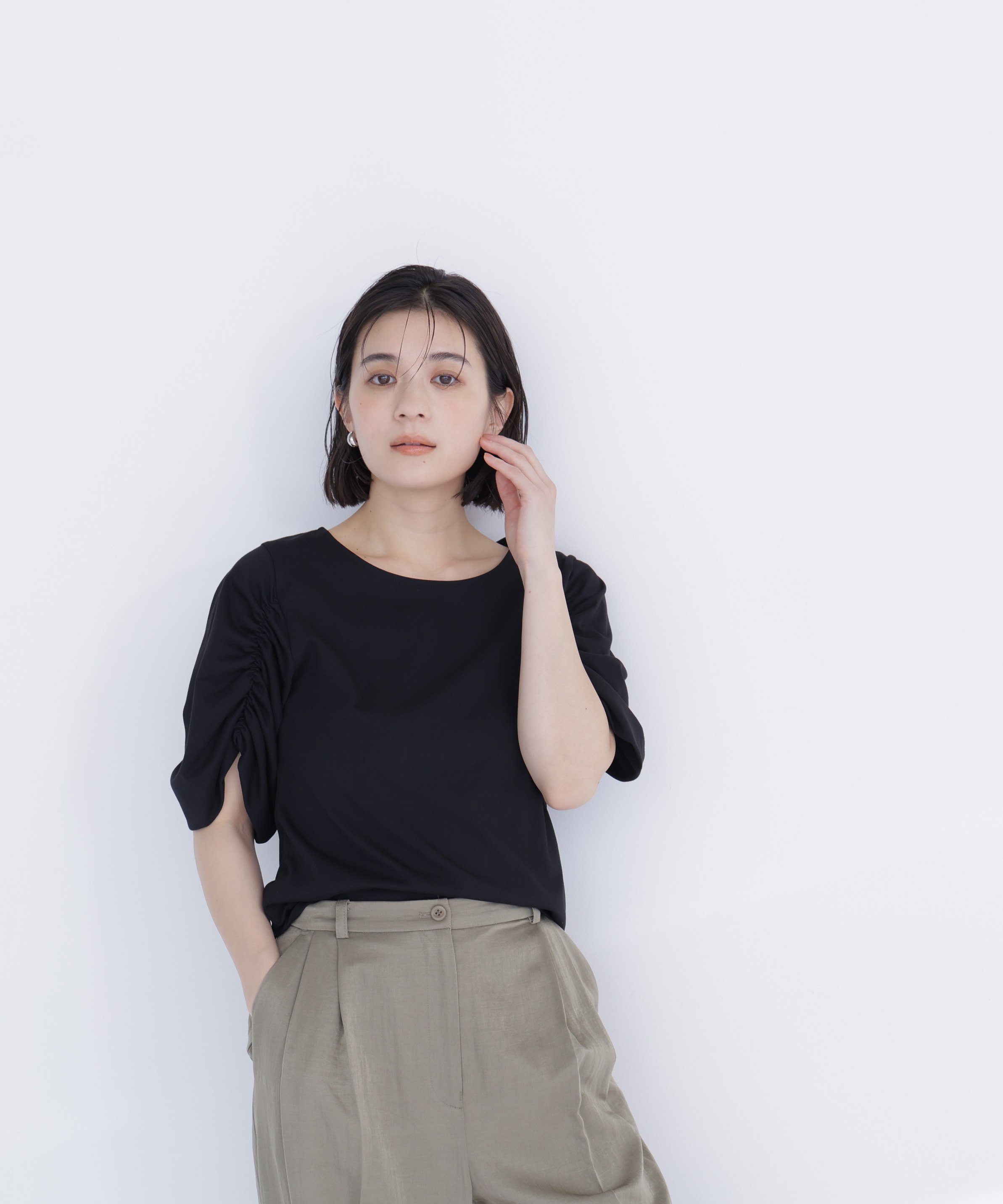 NATURAL BEAUTY BASIC ギャザースリーブカットソー ナチュラルビューティベーシック トップス カットソー・Tシャツ ブラック ホワイト グリーン
