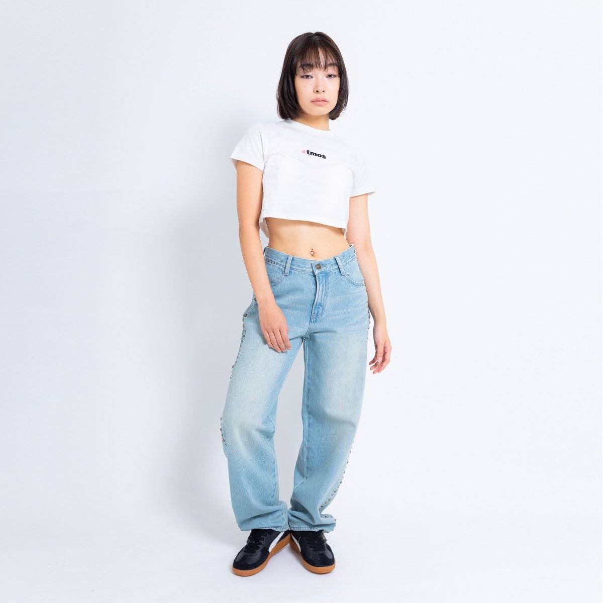 atmos pink atmos pink スタッズ付きデニムパンツ L・BLUE アトモス パンツ その他のパンツ ブルー