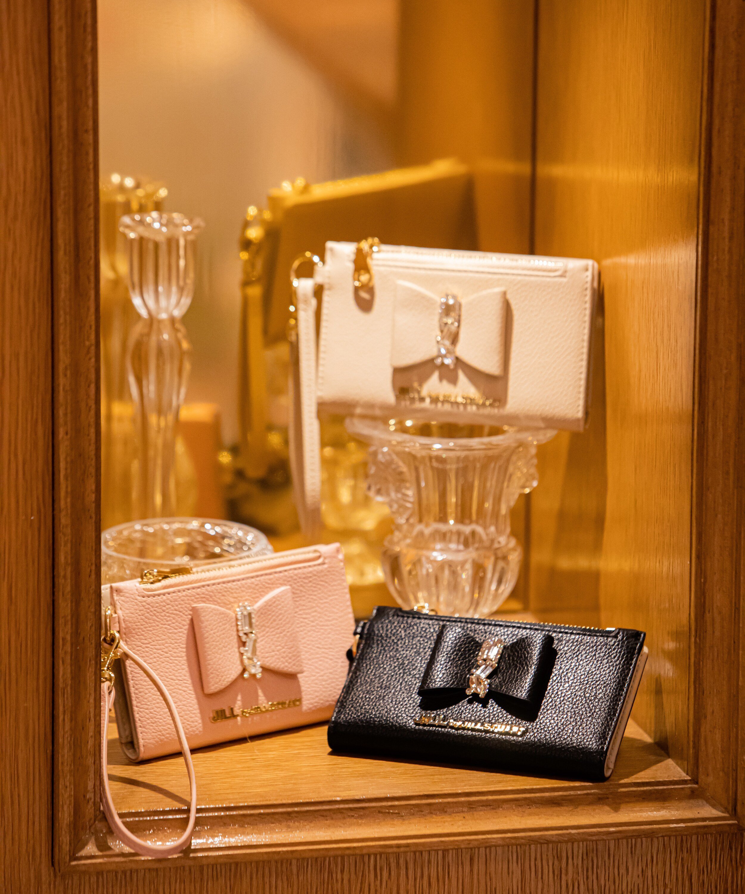 JILL by JILL STUART リボンビジューウォレット(フラグメントケース) ジル バイ ジル スチュアート 財布・ポーチ・ケース 財布 ピンク ホワイト ブラック【送料無料】のサムネイル