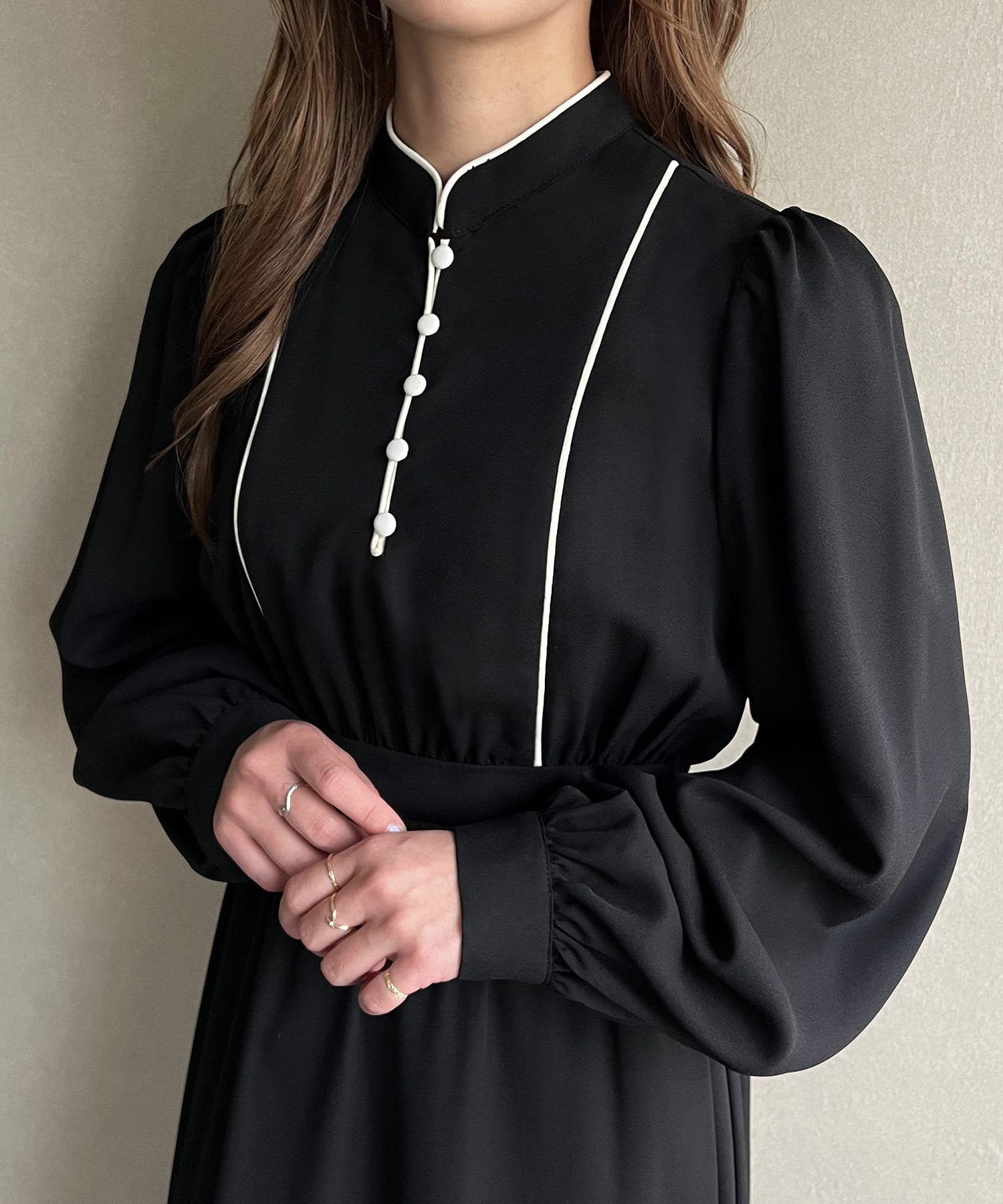 【SALE／21%OFF】JUNOAH バイカラーパイピングデザインワンピース ジュノア ワンピース・ドレス ワンピース ブラック グレー【送料無料】のサムネイル