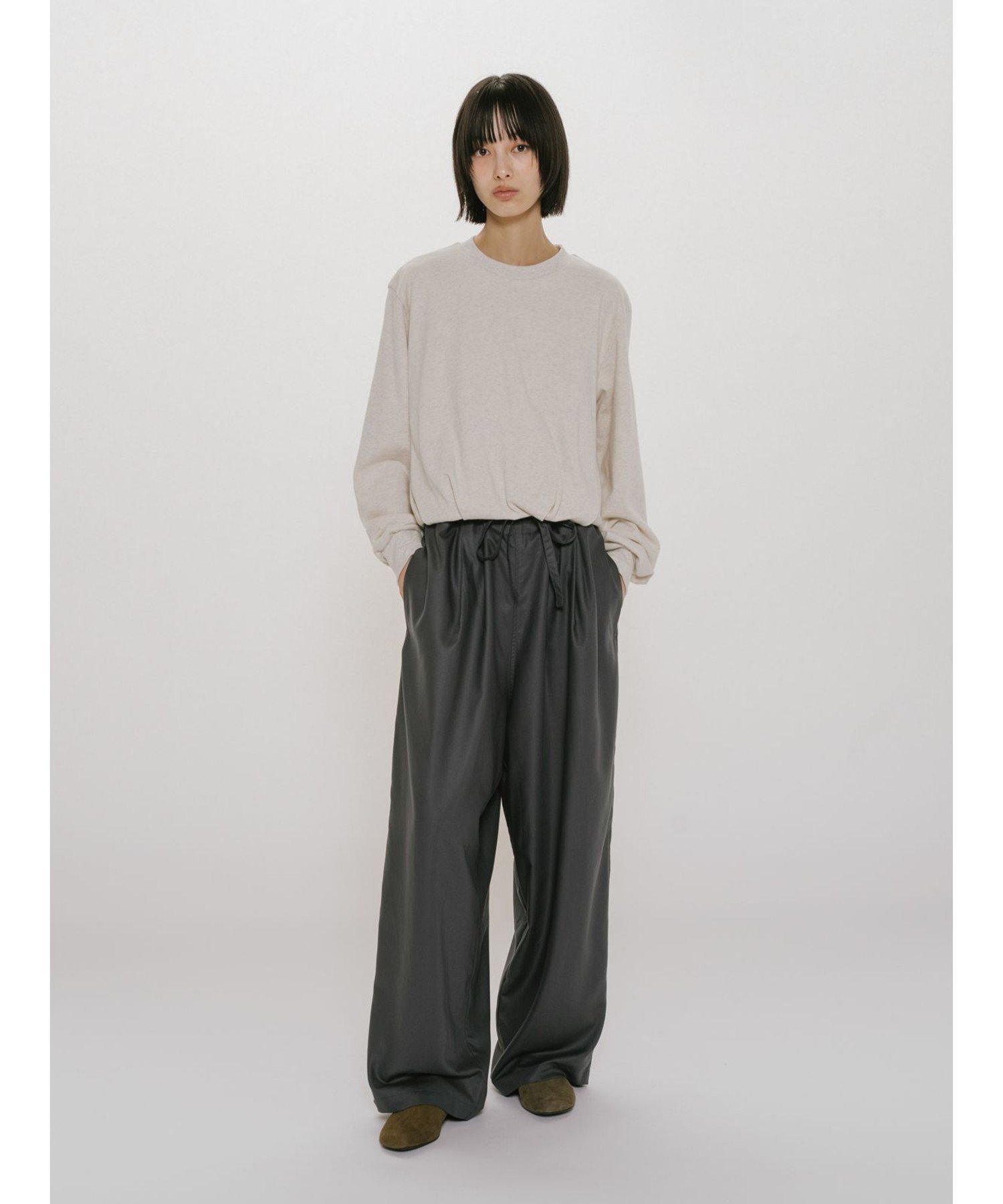 MIDIUMISOLID MIDIUMISOLID for Ladies リラックスパンツ マーコート パンツ その他のパンツ ホワイト グレー
