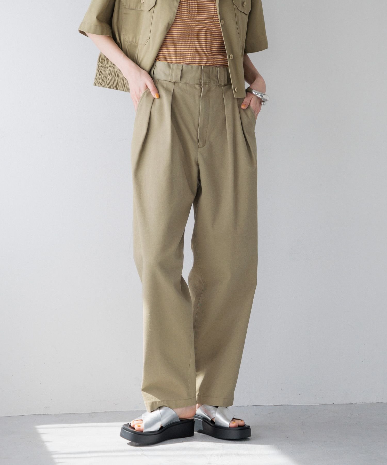 【SALE／44%OFF】LOWRYS FARM Dickiesワイドパンツ ローリーズファーム パンツ その他のパンツ ベージュ ホワイト ブラック【送料無料】のサムネイル