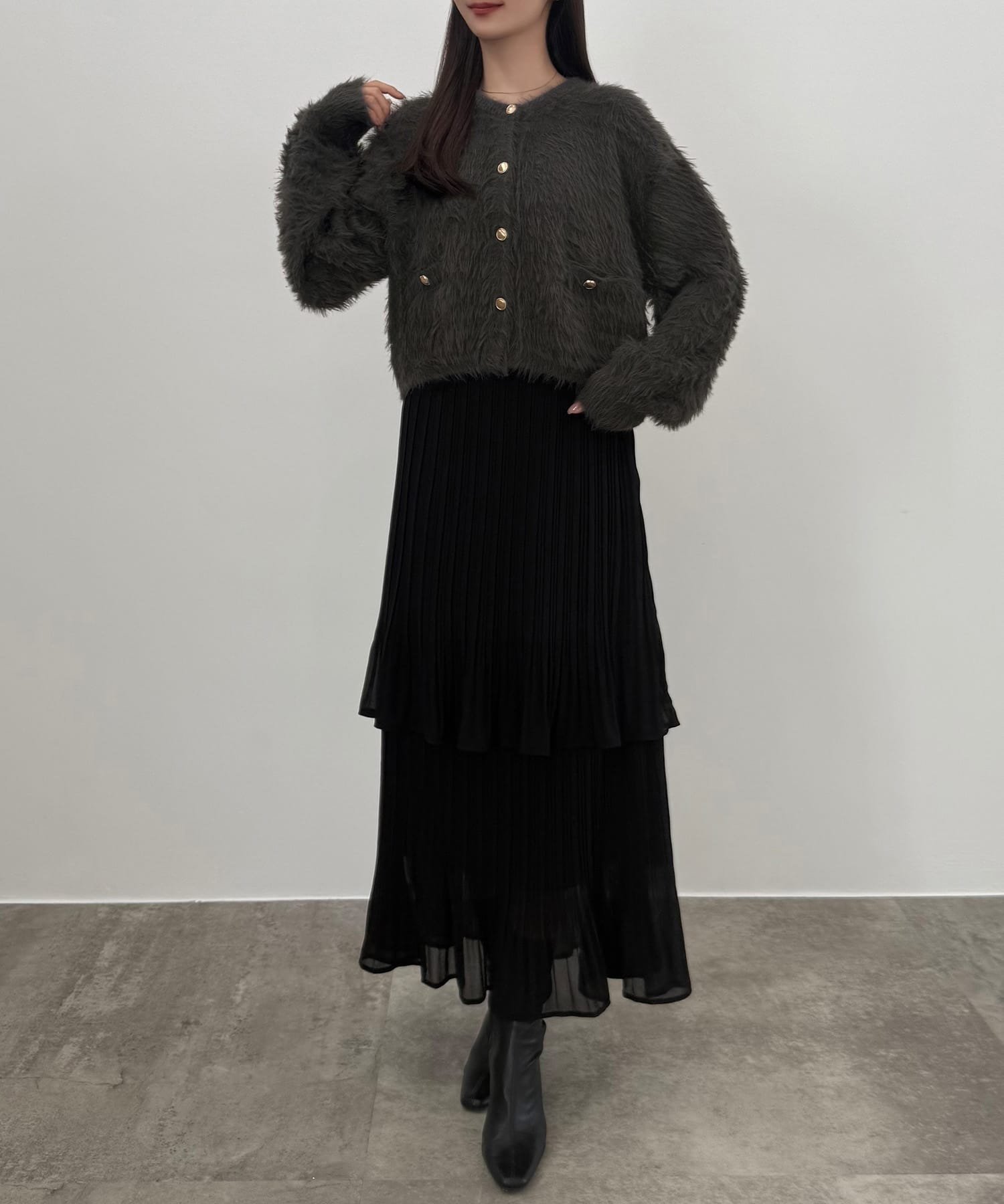 【SALE／14%OFF】JUNOAH CENEA (薄手)金ボタンシャギーニットカーディガン+プリーツスカートset ジュノ..