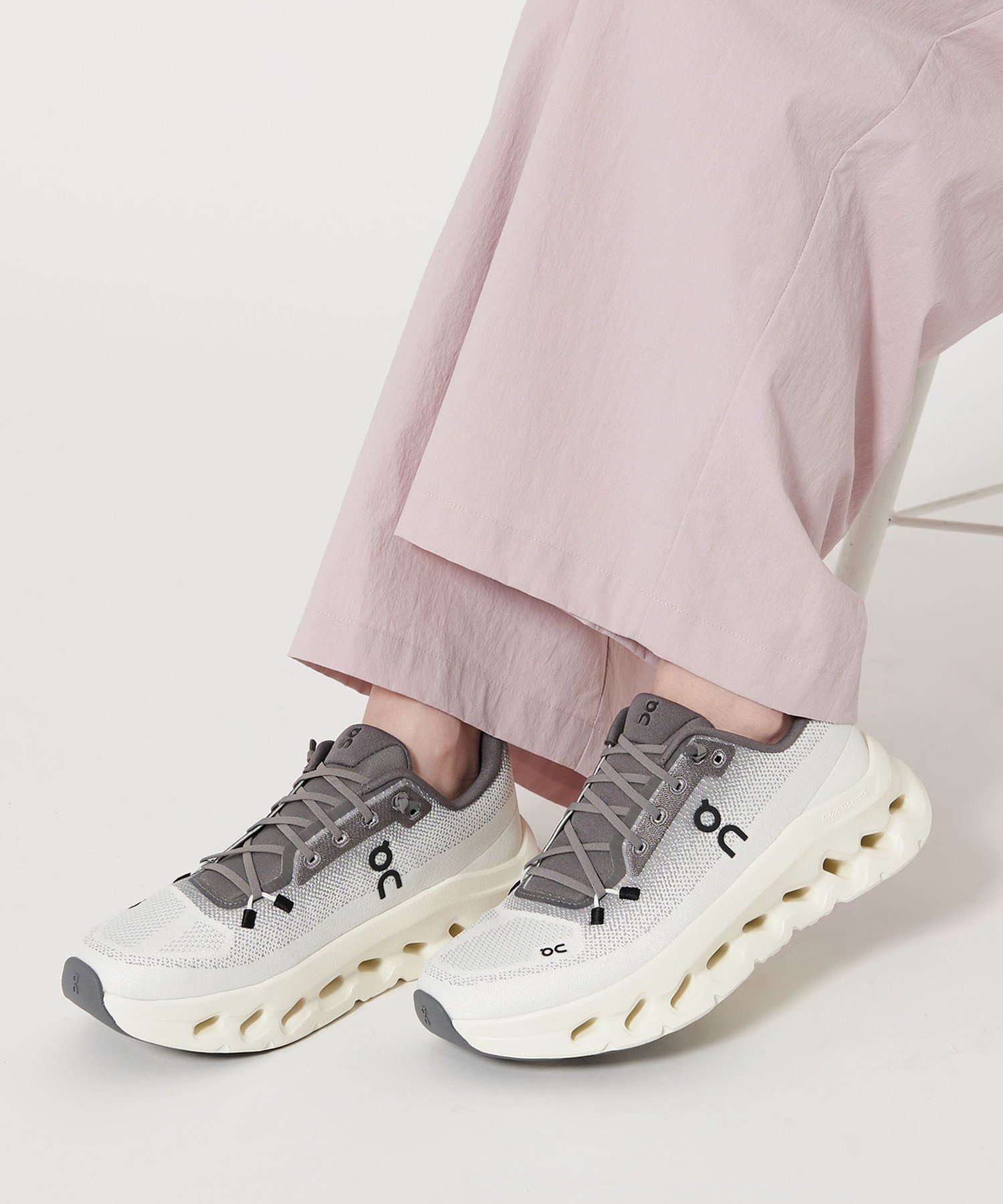 BEAUTY&YOUTH UNITED ARROWS ＜On＞ウィメンズ クラウドティルト/スニーカー ビューティー＆ユース　ユナイテッドアローズ シューズ・靴 スニーカー グレー【送料無料】のサムネイル