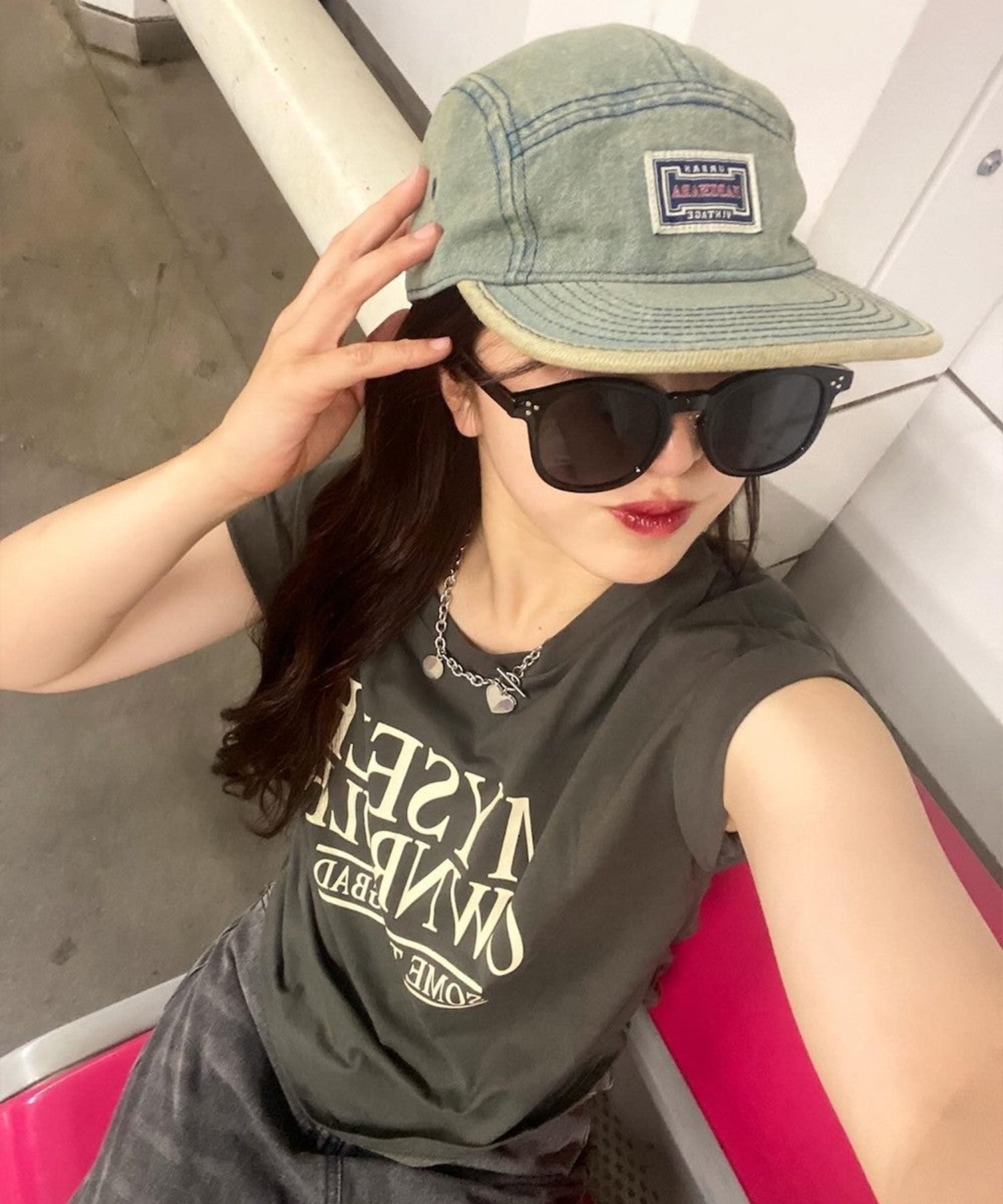 SOLLON. サイドドロストクロップドTシャツ アウトフィッターラボ トップス カットソー・Tシャツ グレー