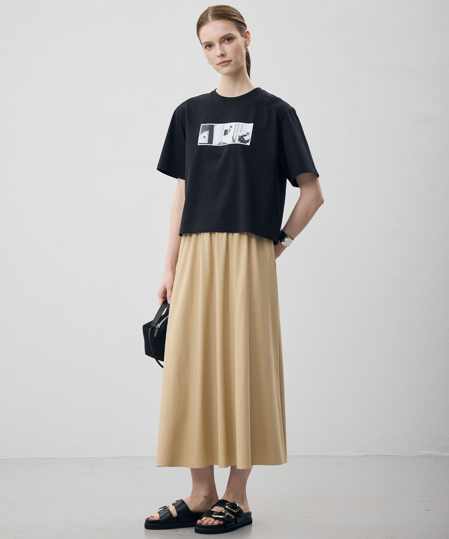 ICB クロップド ロゴTEE(フォトプリント) アイシービー トップス カットソー・Tシャツ ホワイト ブラック