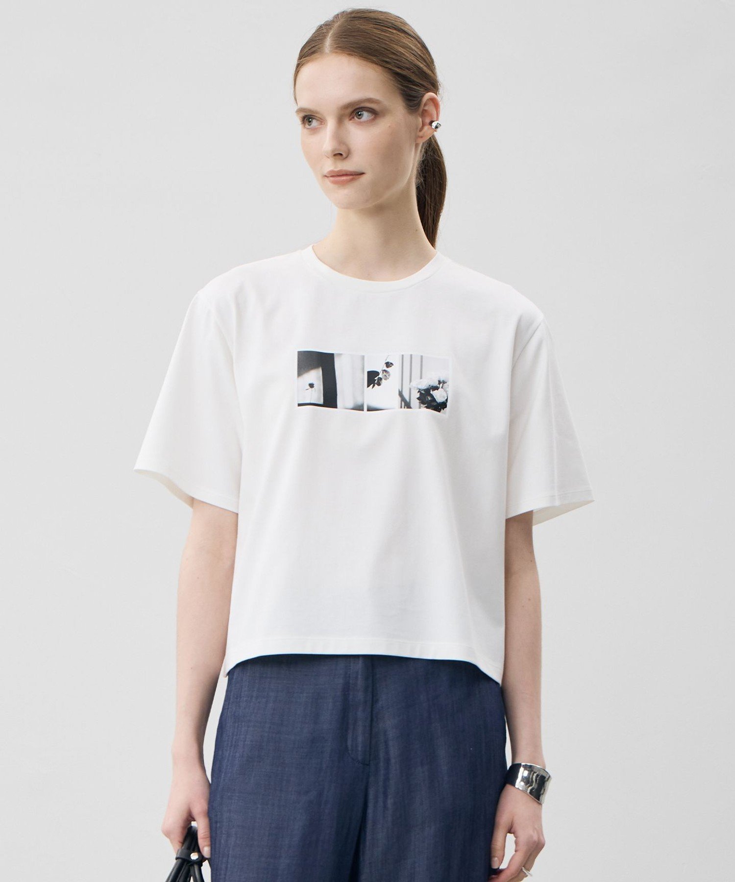 ICB クロップド ロゴTEE(フォトプリント) アイシービー トップス カットソー・Tシャツ ホワイト ブラック