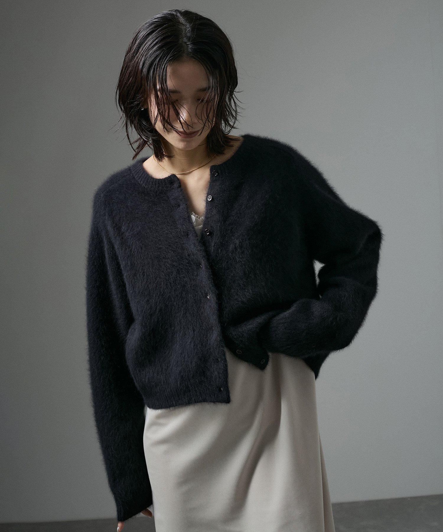 【SALE／30%OFF】SALON adam et rope' フォックスカシミアクルーネッククロップドカーディガン サロン アダム エ ロペ トップス カーディガン ブラック ブルー グレー【送料無料】