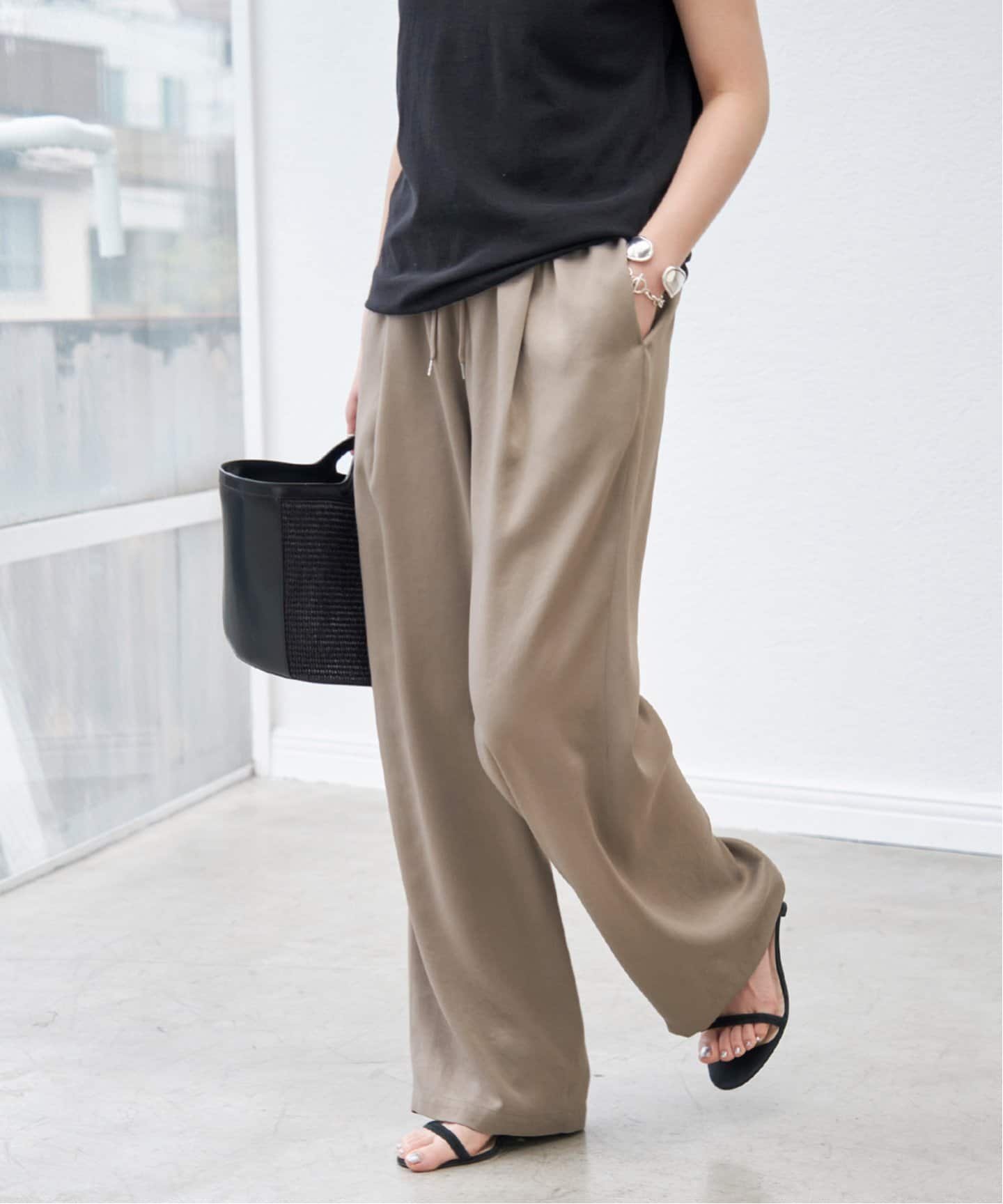 Spick & Span 《追加3》サテンイージーパンツ スピックアンドスパン パンツ その他のパンツ ベージュ【送料無料】のサムネイル