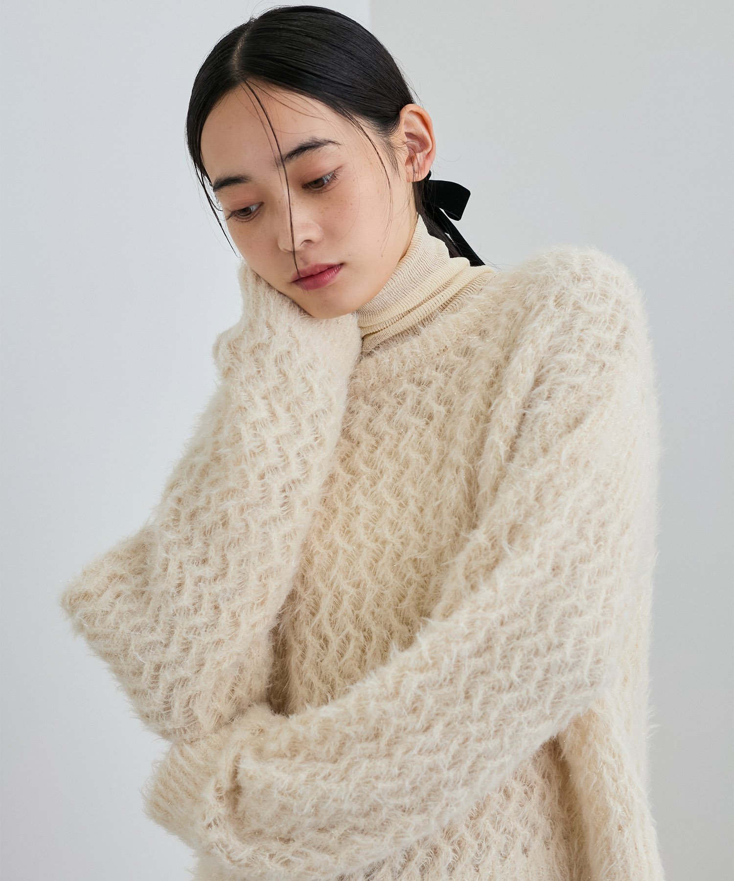 VIS キラッと華やか!透かし柄シャギーニットプルオーバー ビス トップス ニット ホワイト グリーン グレー