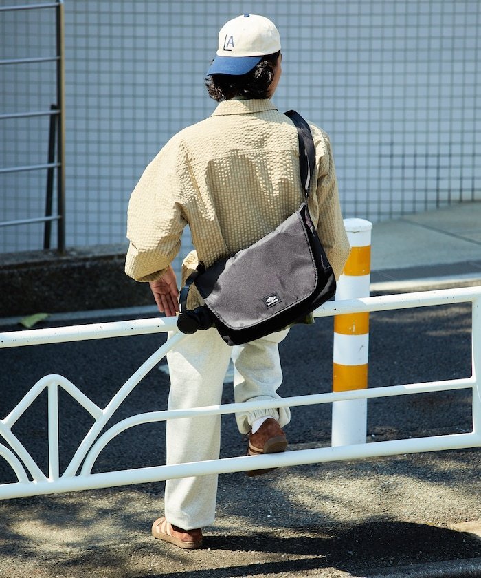【SALE／50%OFF】UMBRO SP CLASSIC MESSENGER BAG 25AW フリークスストア バッグ ショルダーバッグ ブラウン ブラック