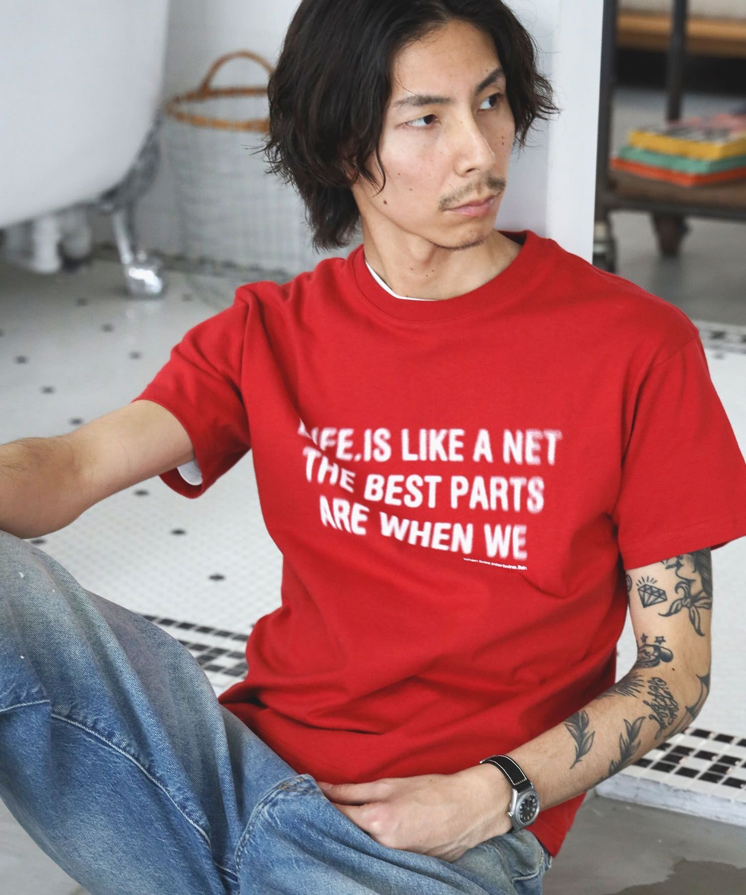 FFEIN 【FFEIN(フェイン)】ぼかしメッセージロゴショート丈Tシャツ / Tシャツ クルーネック 半袖 プリント ぼかし 【短丈】 ナバル トップス カットソー・Tシャツ レッド ホワイト ネイビー