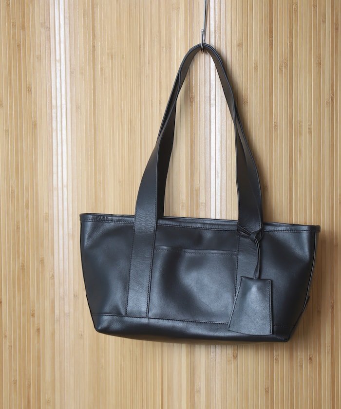 COW LEATHER WIDE TOTE BAG【限定展開】 フリークスストア バッグ トートバッグ ブラック