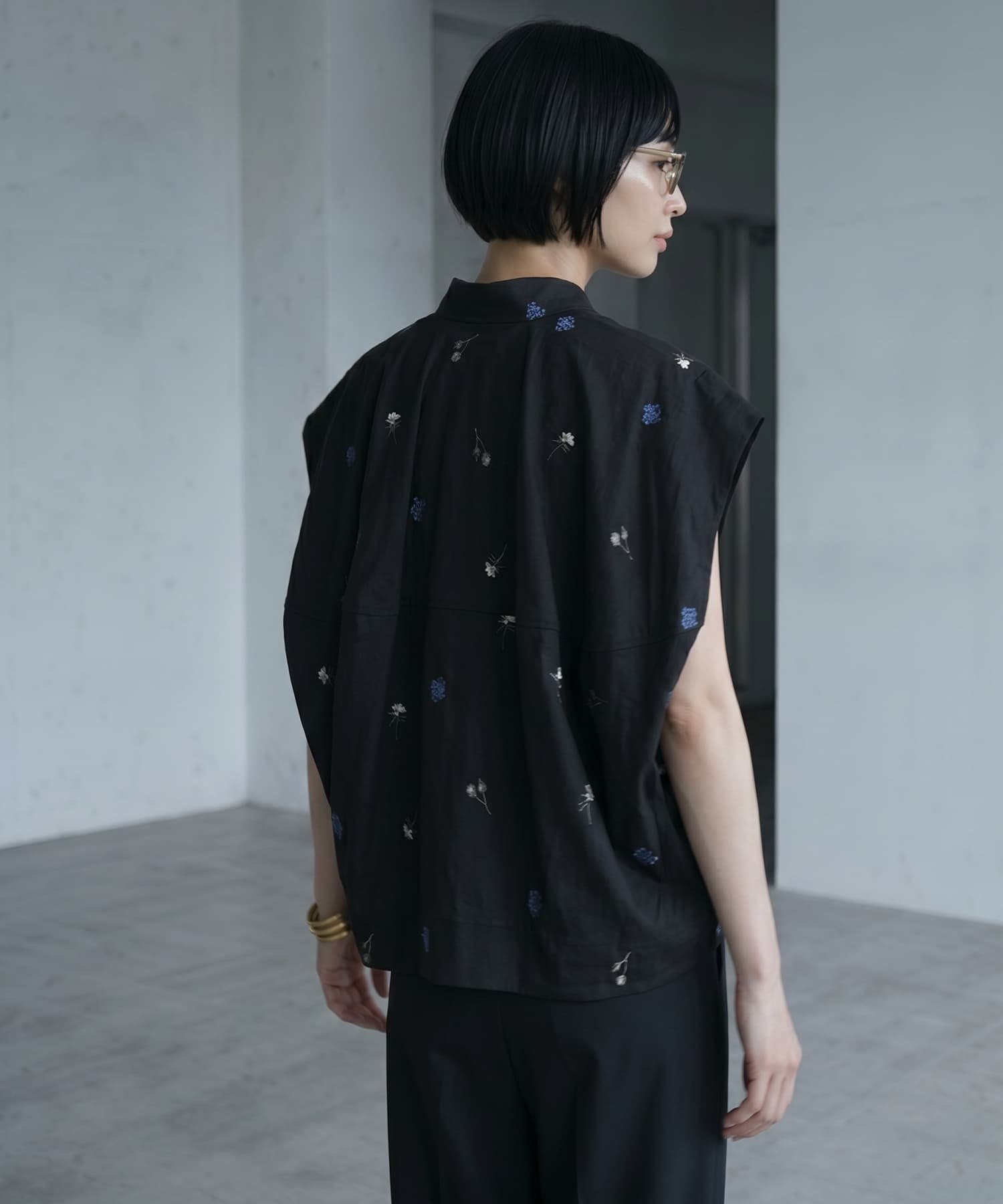 STYLE DELI 【BLK001】配色刺繍ランタンノースリシャツ スタイルデリ トップス シャツ・ブラウス ブラック
