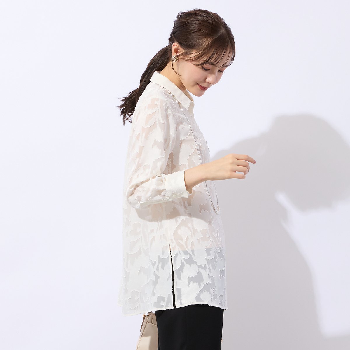 Liliane Burty Eclat 【洗える】シフォンジョーゼットカットジャカードブラウス リリアンビューティ エクラ トップス シャツ・ブラウス ホワイト ブラック