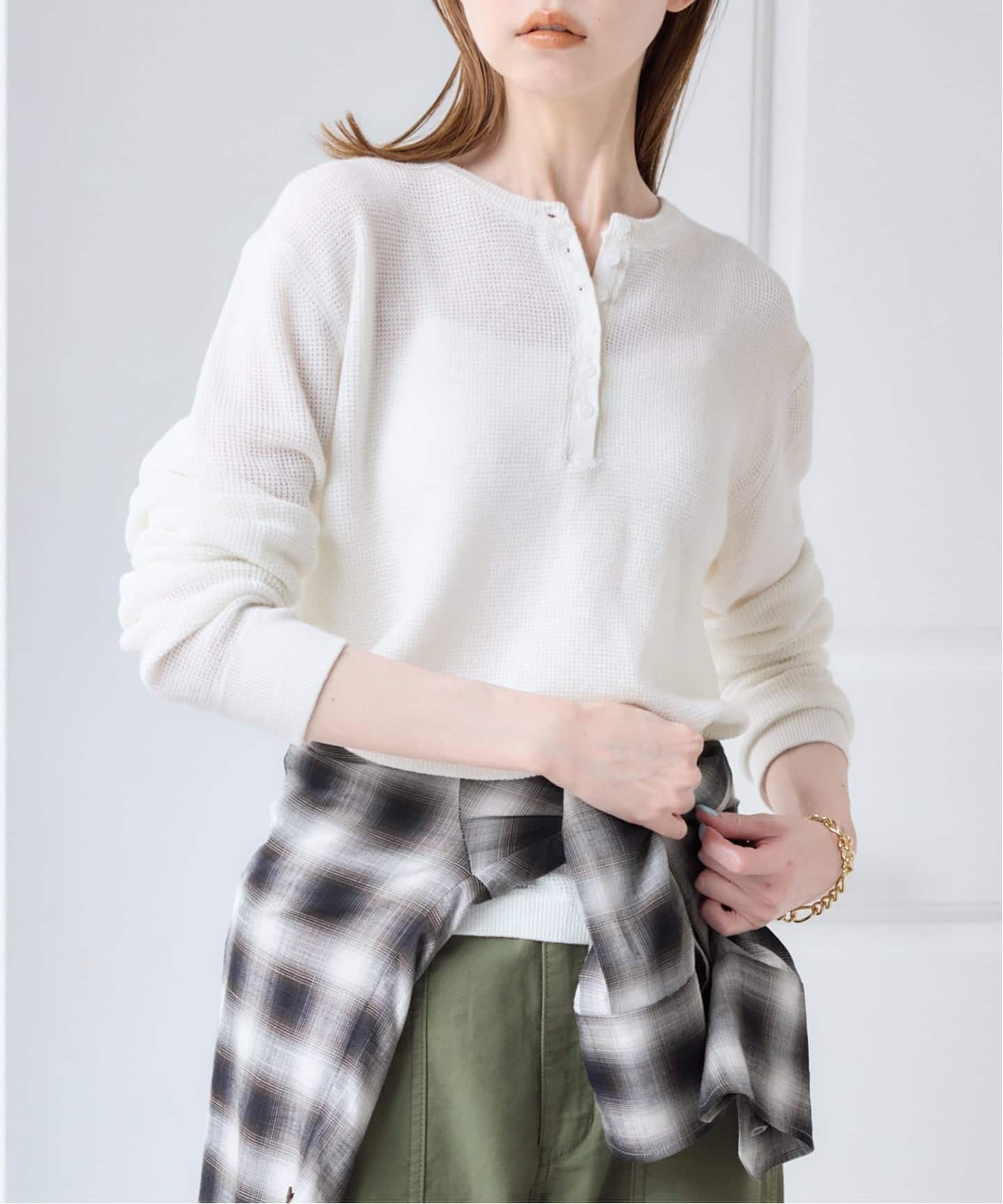 U by SPICK&SPAN 《予約》シアーワッフルヘンリーネックニット ユーバイスピックアンドスパン トップス ニット ホワイト ブラウン イエロー ブルー