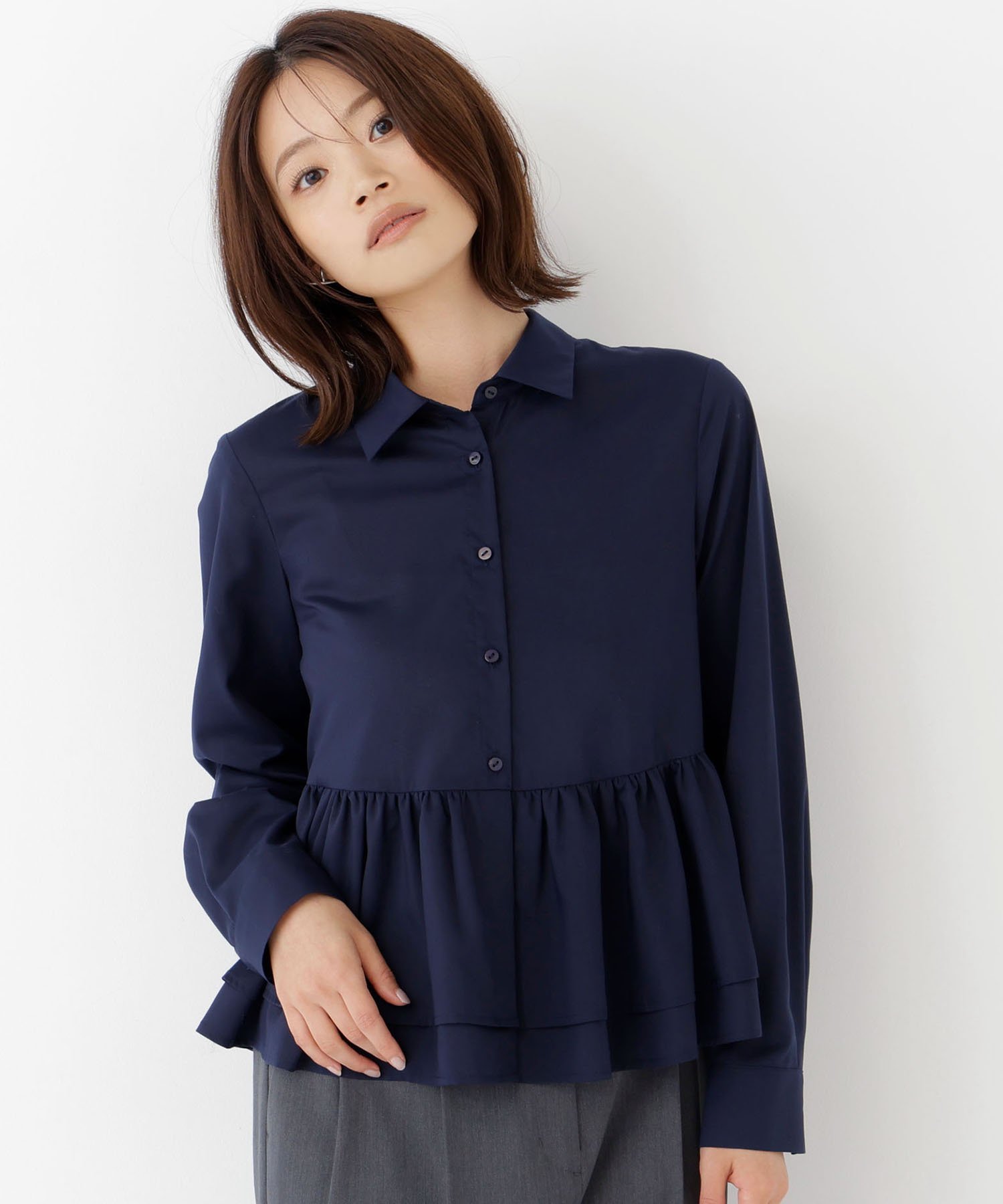 NATURAL BEAUTY BASIC ペプラムティアードシャツ ナチュラルビューティベーシック トップス シャツ・ブラウス ネイビー ホワイト ブルー