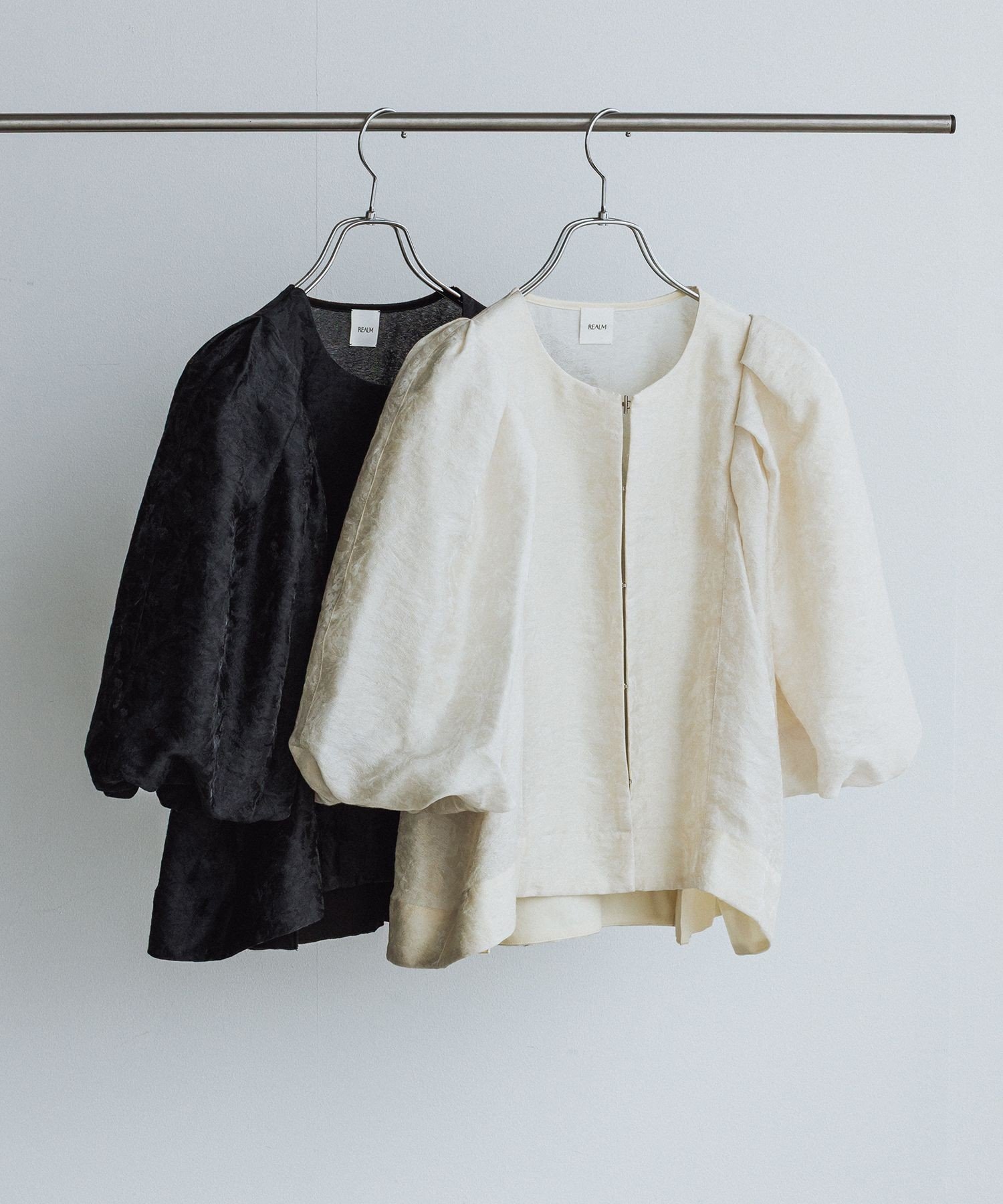 REALM 【一部店舗限定】【REALM(レルム)】PUFF SLEEVE BLOUSE｜袖ボリュームブラウス ロペ トップス シャツ・ブラウス ブラック ホワイト