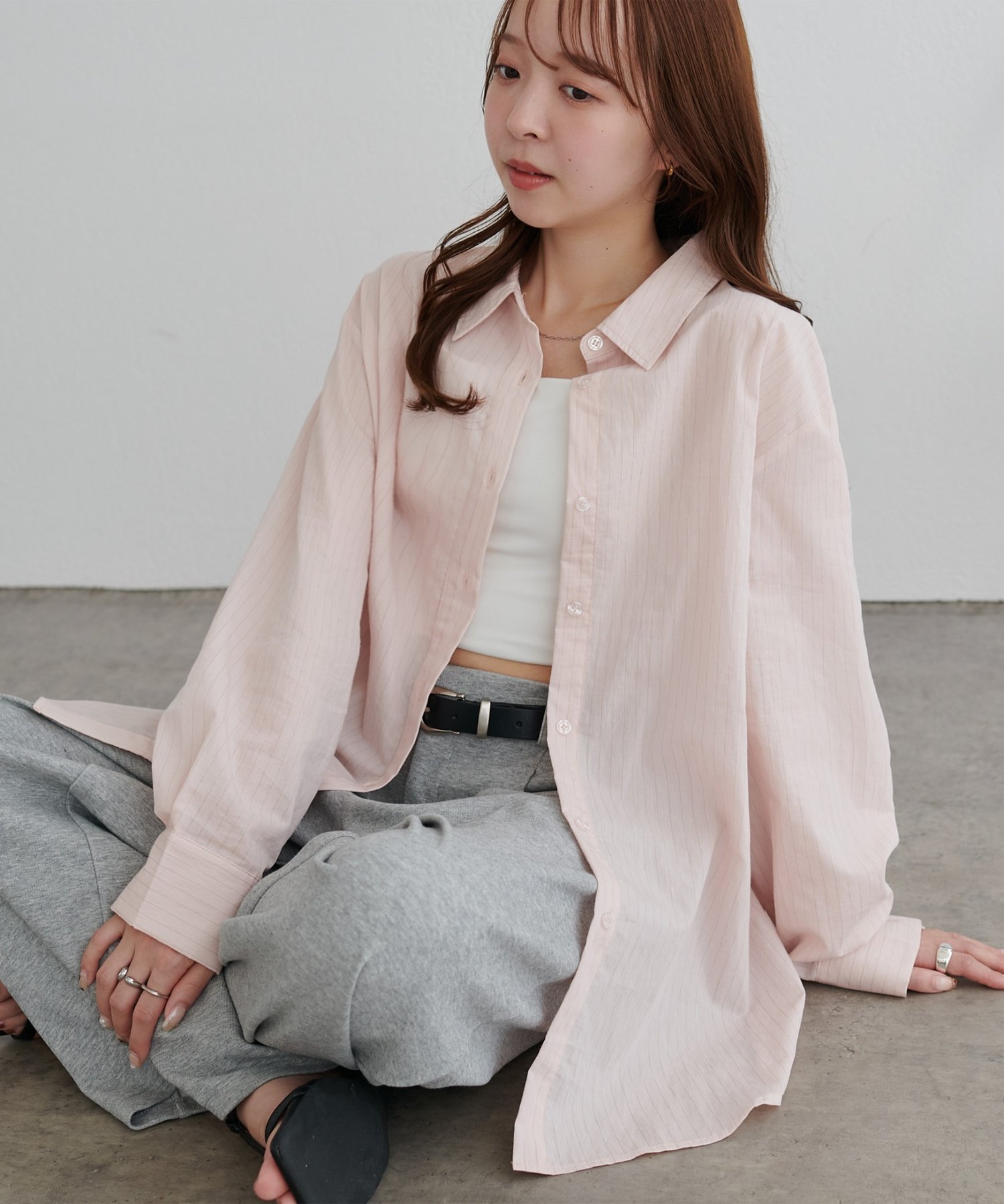 【WEB限定】バックスリットシアーストライプシャツ ディスコート トップス シャツ・ブラウス ホワイト ピンク イエロー