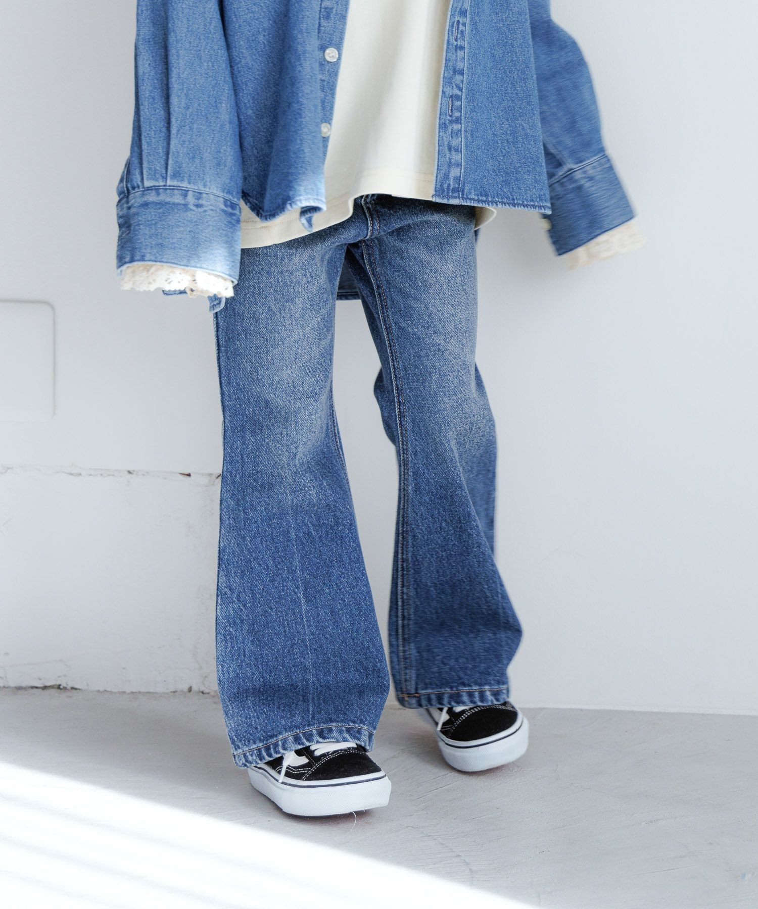 LOWRYS FARM デニムフレアパンツ ローリーズファーム パンツ ジーンズ・デニムパンツ ブルー ブラック【送料無料】のサムネイル