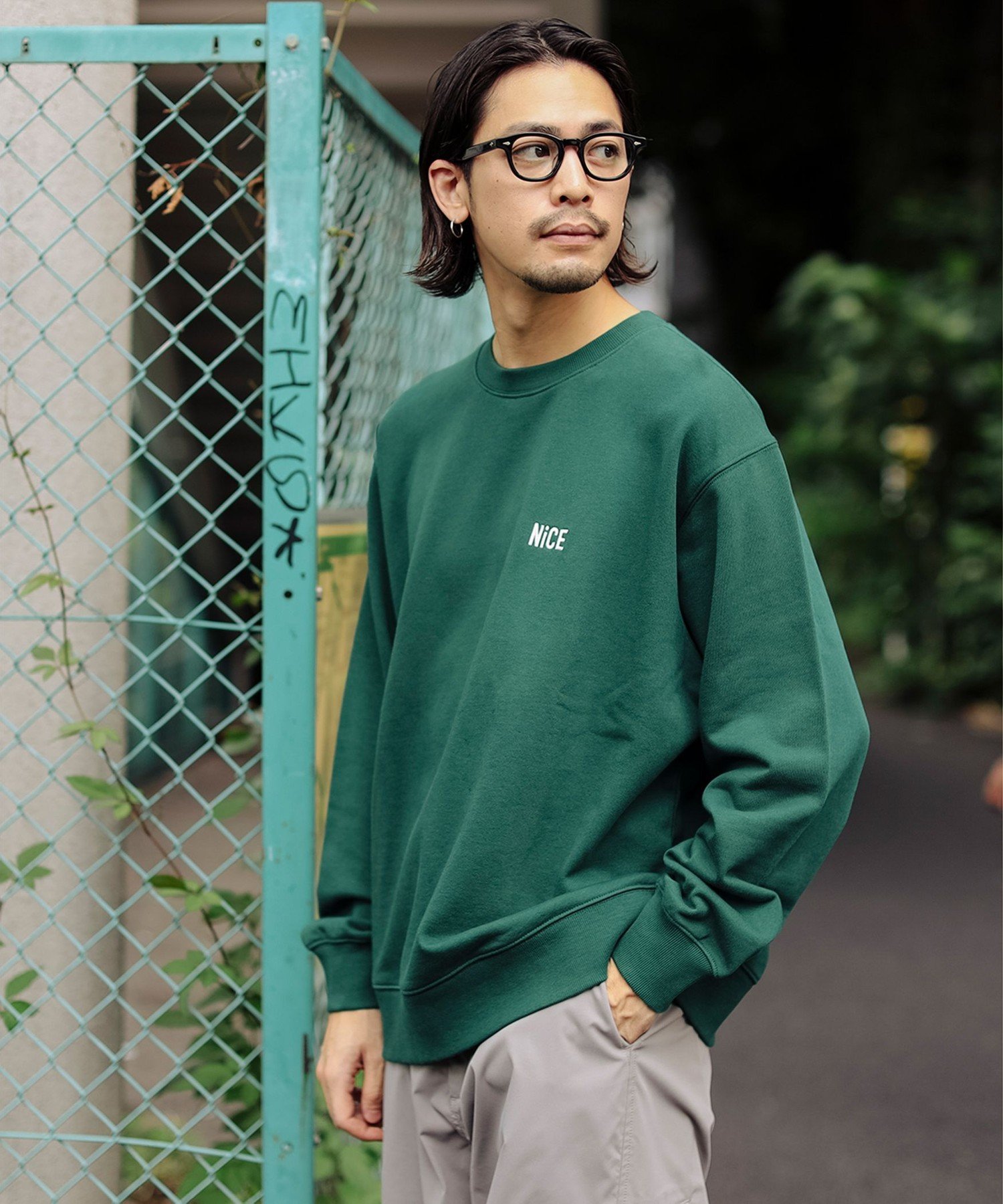 【SALE／40%OFF】B:MING by BEAMS エンブロイダリー NiCE ロゴ クルーネック スウェット ビームス アウトレット トップス スウェット・トレーナー グリーン ブラック【送料無料】