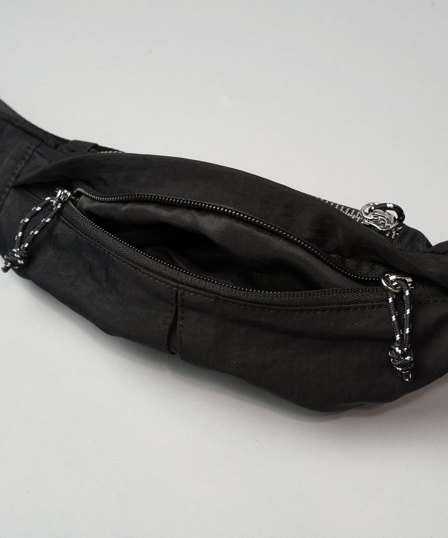 MAISON SPECIAL Nylon Crescent Waist Pouch メゾンスペシャル バッグ ショルダーバッグ ブラック