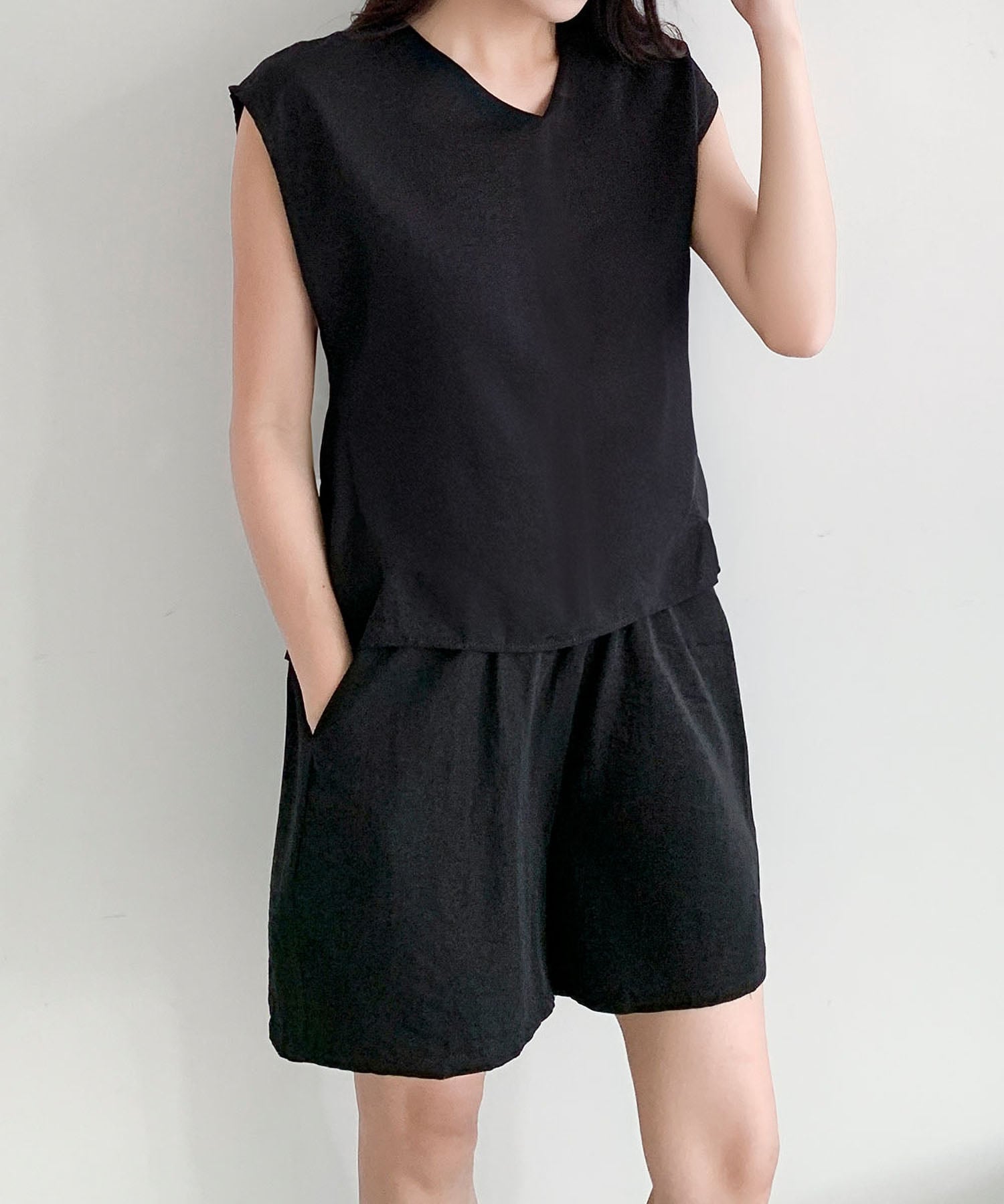 LOWO リネンタッチ・ショートパンツセットアップ リバーフィールド アンド コー トップス カットソー・Tシャツ ブラック