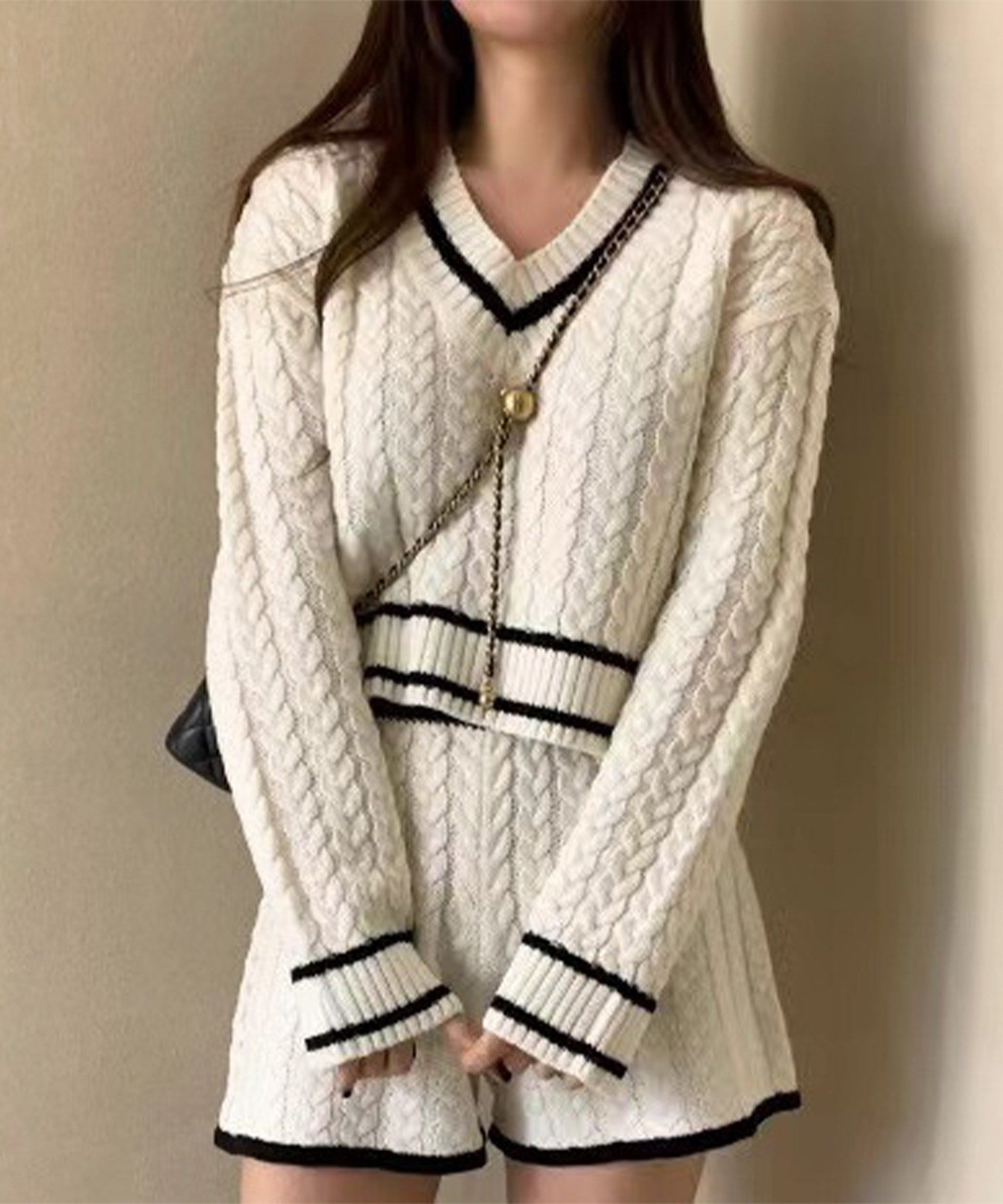 【SALE／30%OFF】Jasmine Grandiflorum 【Jasmine】Vネックニットプルオーバー+ニットショートパンツ アイモハ スーツ・フォーマル セットアップスーツ ホワイト ブラック