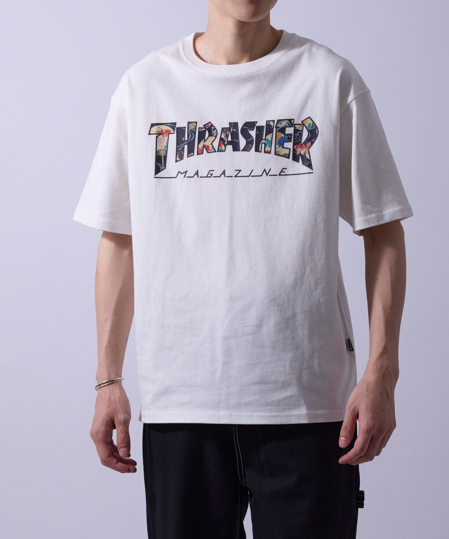 j.n.r.d 【THRATHER/スラッシャー】別注/マガジンT和Tシャツ ジュン スタンダード ピックス トップス カットソー・Tシャツ ブラック ホワイト