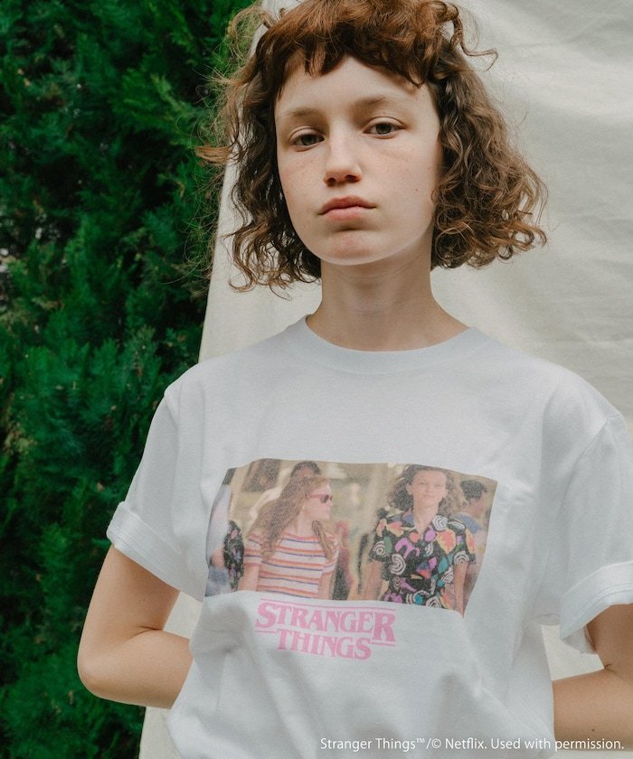 FREAK'S STORE Stranger Things Photo カラーロゴTシャツ フリークスストア トップス カットソー・Tシャツ ピンク レッド ブルー