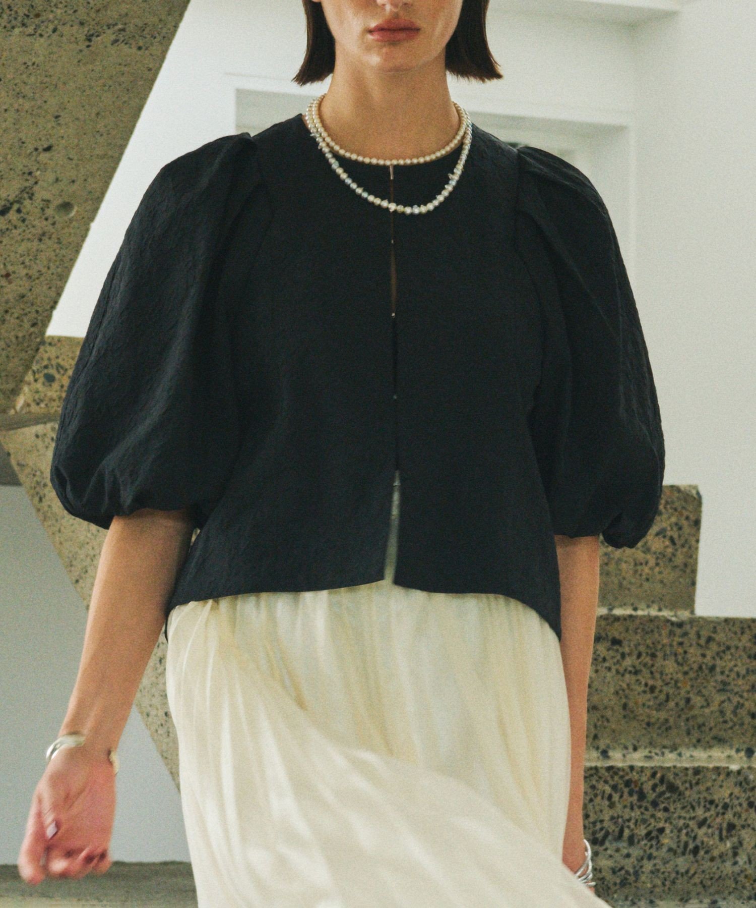 REALM 【一部店舗限定】【REALM(レルム)】SLEEVE VOLUME TOPS｜ブラウス ロペ トップス シャツ・ブラウス ホワイト ブラック