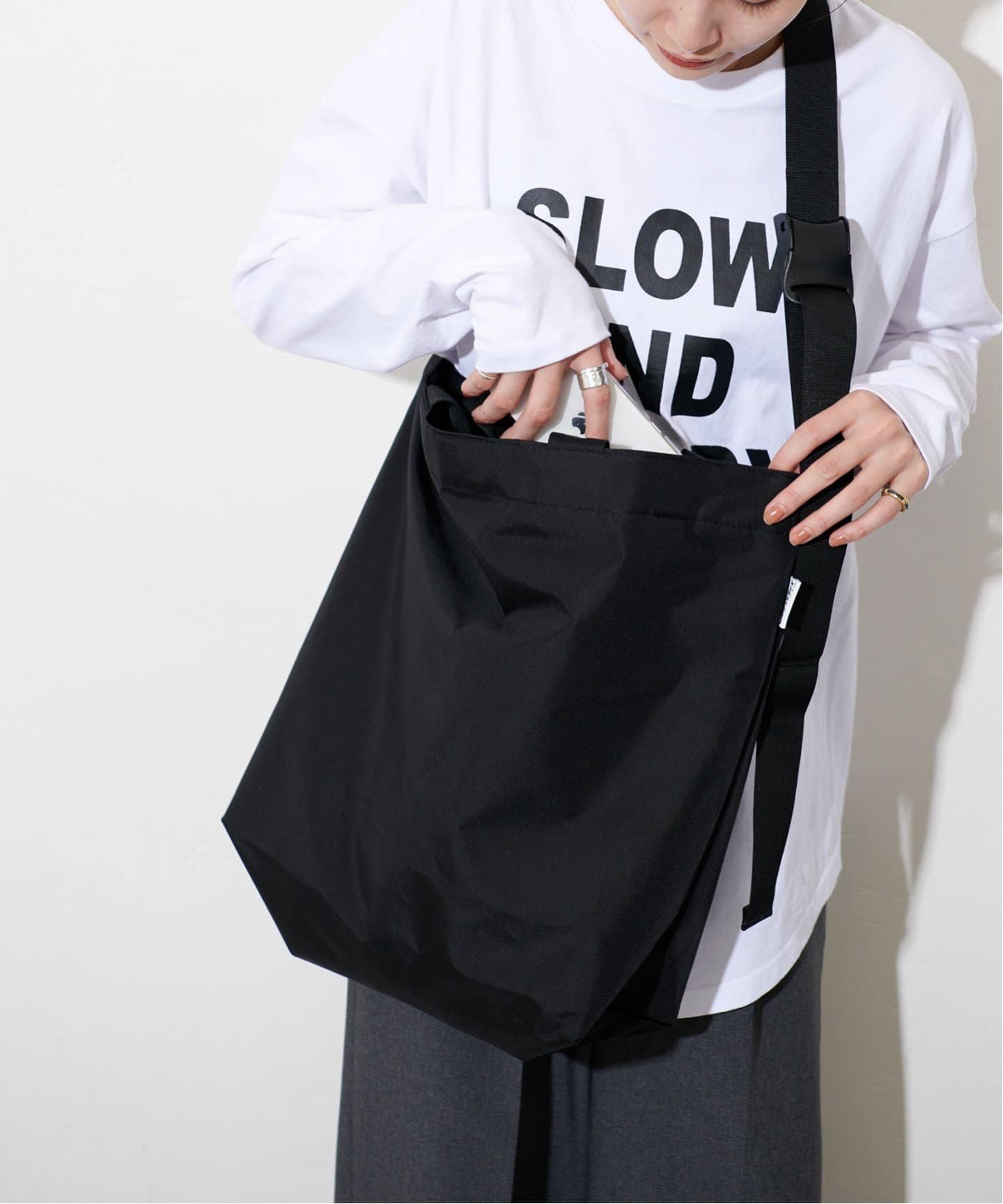 楽天Rakuten FashionJOURNAL STANDARD 《WEB限定》【Drifter/ドリフター】PLAIN SHOULDER BAG:ショルダーバッグ ジャーナル スタンダード バッグ ショルダーバッグ ブラック ホワイト【送料無料】