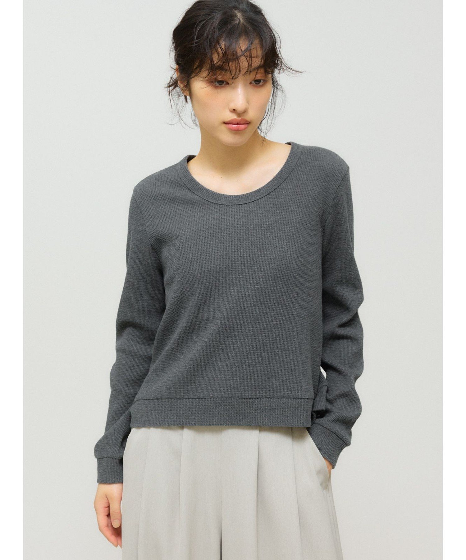 MIDIUMISOLID MIDIUMISOLID for Ladies Uネックワッフルプルオーバー マーコート トップス カットソー・Tシャツ グレー ブラ...