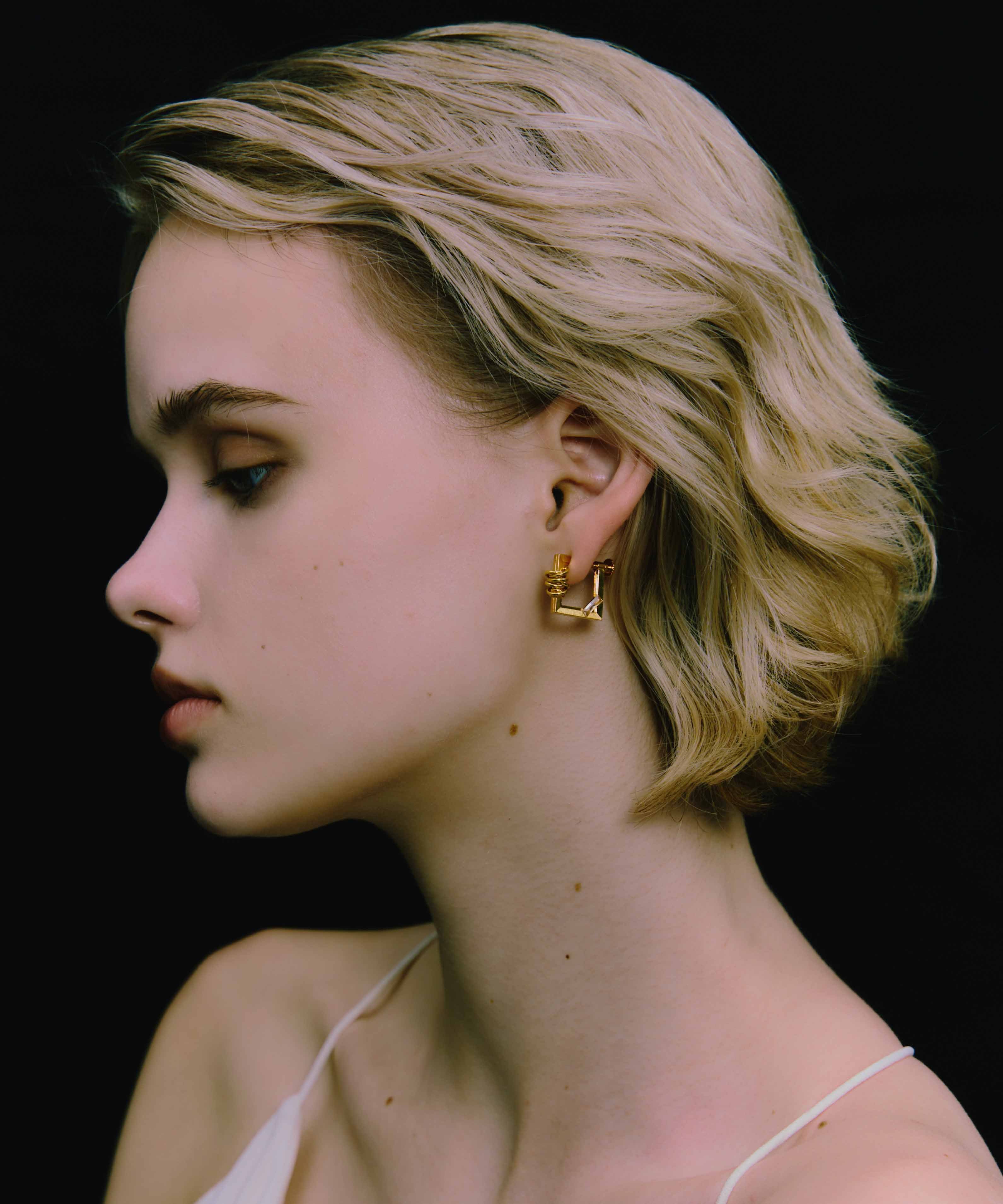 LAPUIS [LAPUIS] Coil Frame earring キャセリーニ アクセサリー・腕時計 イヤリング・イヤーカフ ゴー..