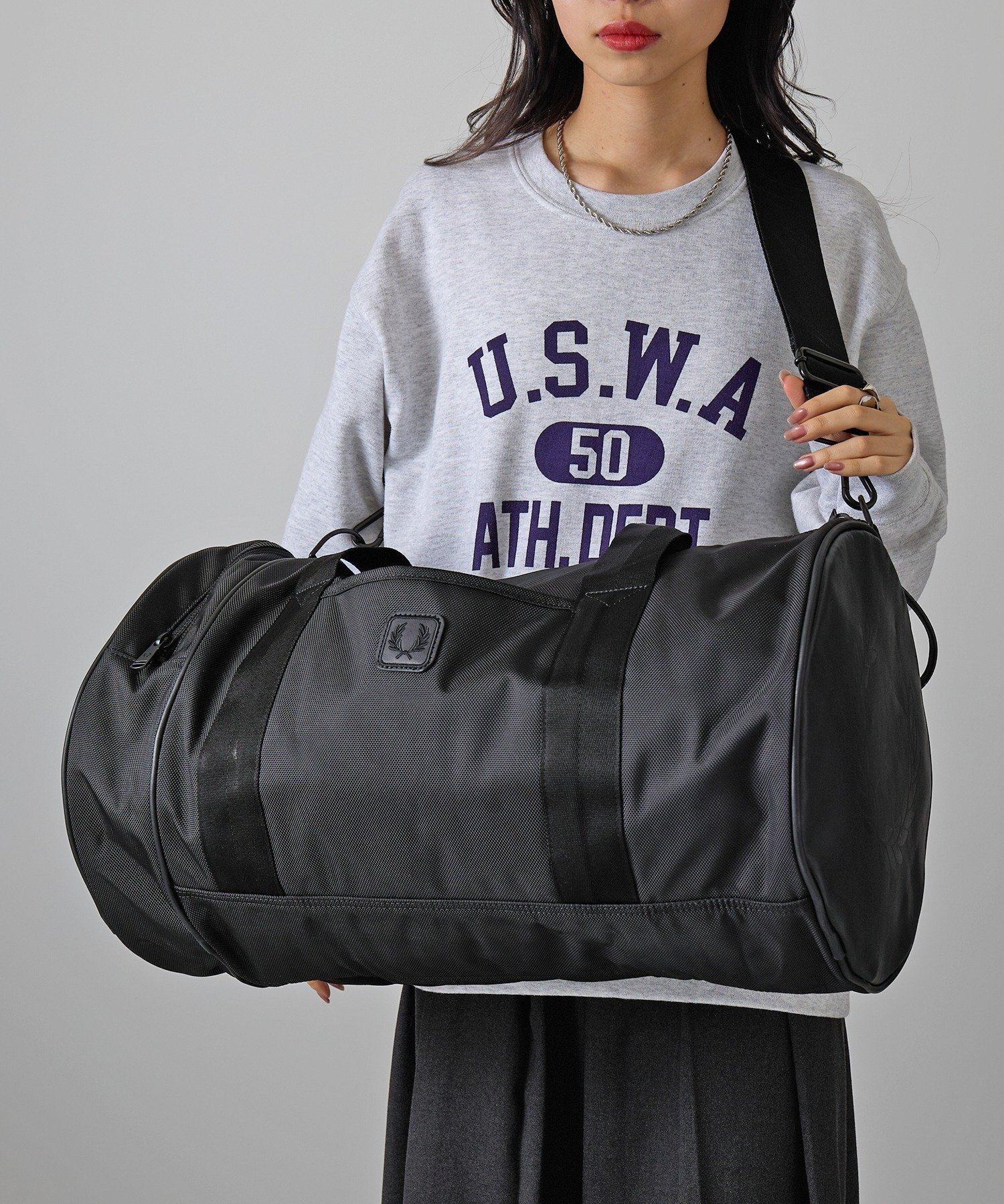 FRED PERRY/BLACK CANVAS LARGE BARREL BAG/フレッドペリー バッグ カセットチャート バッグ ボストンバッグ ブラック