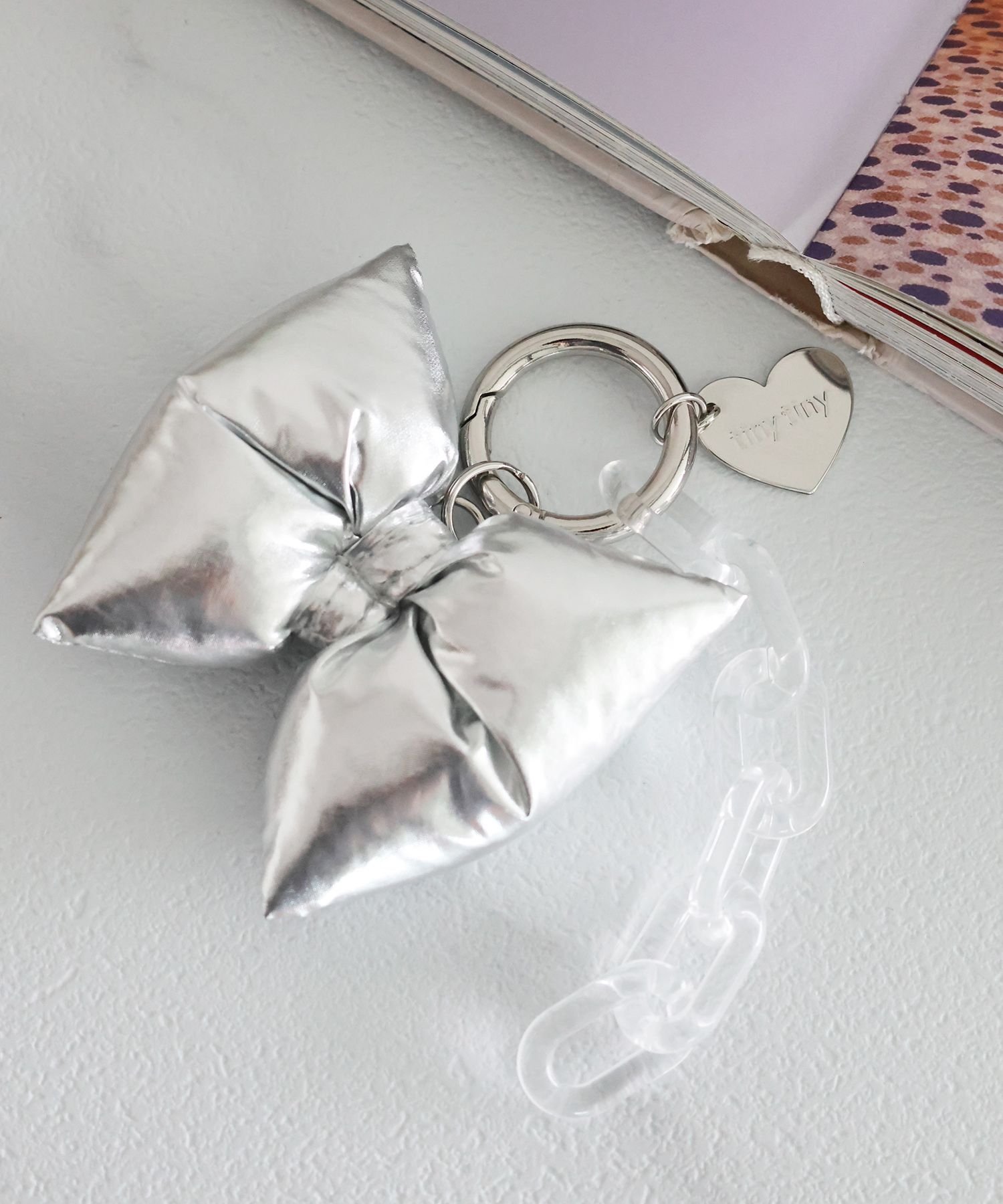 tiny tiny リボンプクプクチャーム[tiny tiny(ティニーティニー)] ニコアンド ファッション雑貨 チャーム・キーチェーン グレー ブラック ピンクのサムネイル