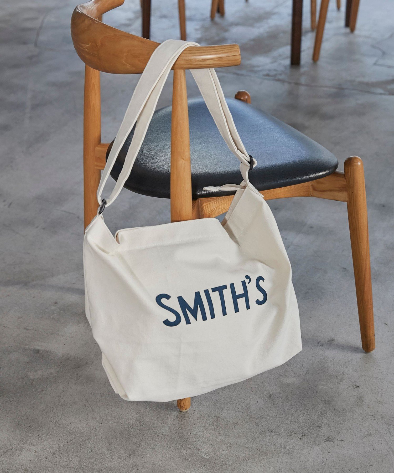 コーエン 服 メンズ 【SALE／15%OFF】coen SMITH'S(スミス)別注ビッグショルダーバッグ/メッセンジャーバッグ コーエン バッグ ショルダーバッグ ホワイト ブラック