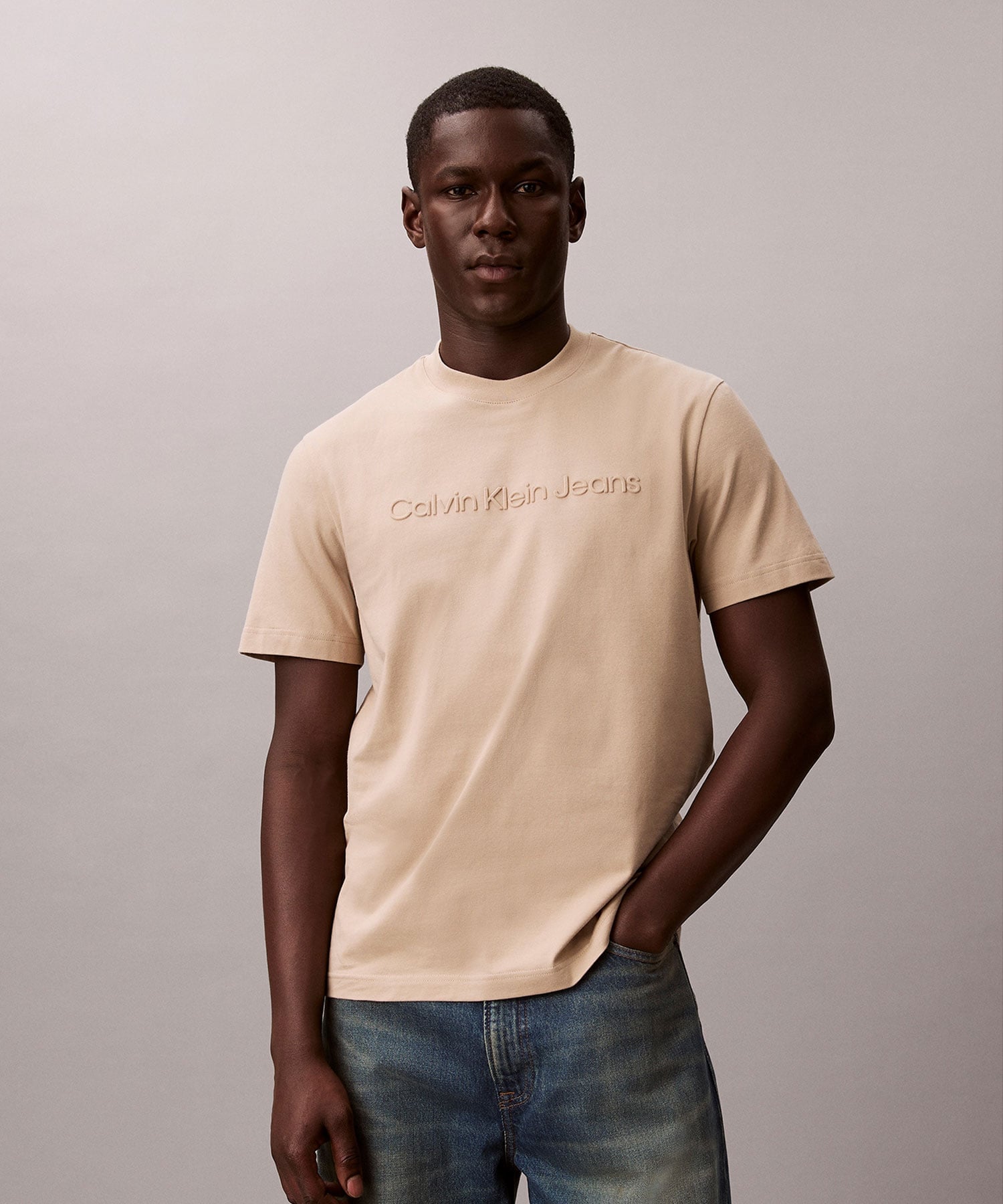 Calvin Klein Jeans (U)【公式ショップ】 カルバンクライン インスティテューショナル エンボスロゴ レギュラーTシャツ Calvin Klein Jeans 4RAB803 カルバン・クライン トップス カットソー・Tシャツ ベージュ ネイビー【送料無料】