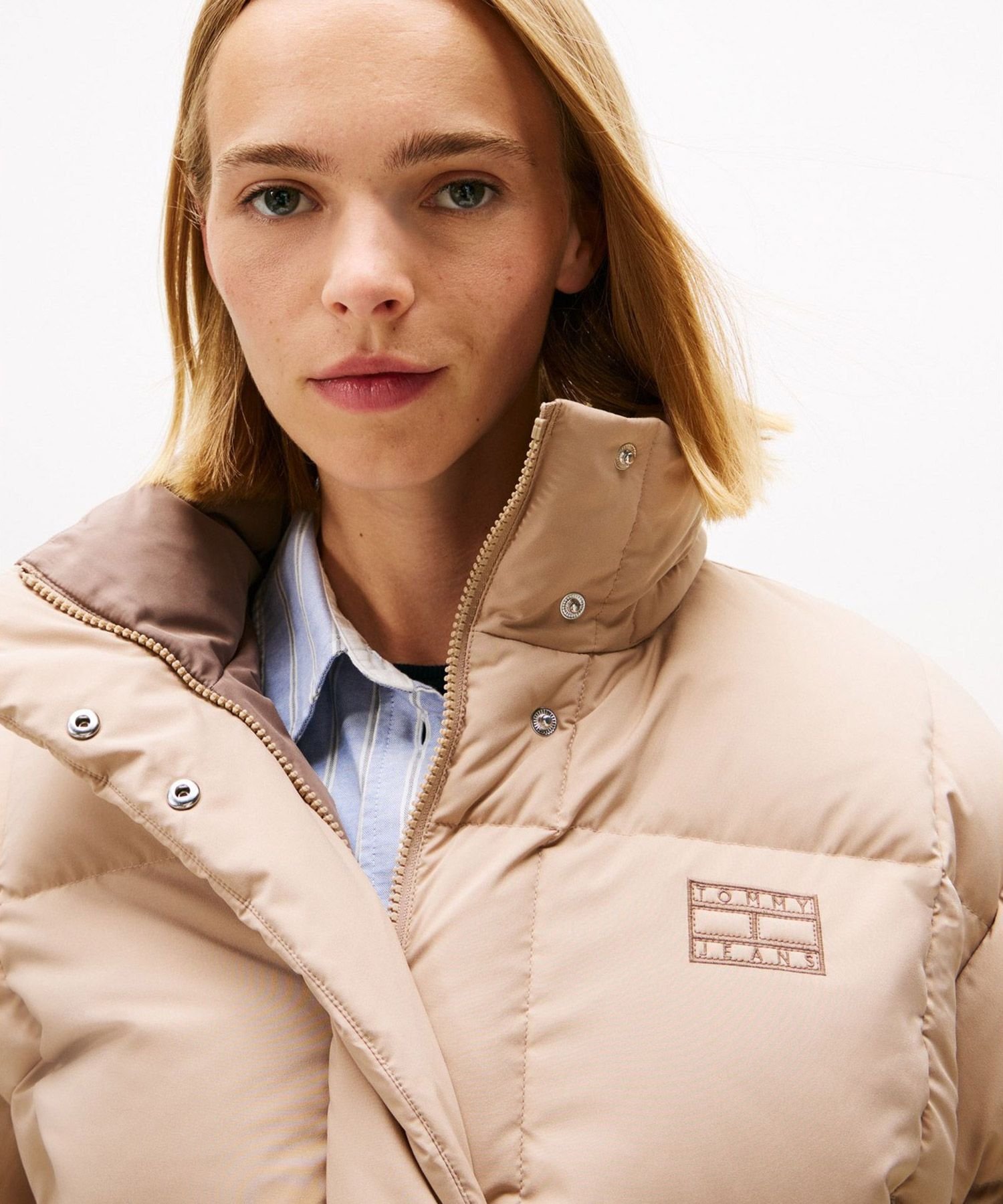 【SALE／30%OFF】TOMMY JEANS アラスカグリッドクロップドダウンジャケット トミーヒルフィガー ジャケット・アウター ダウンジャケット・ダウンベスト ベージュ ピンク【送料無料】