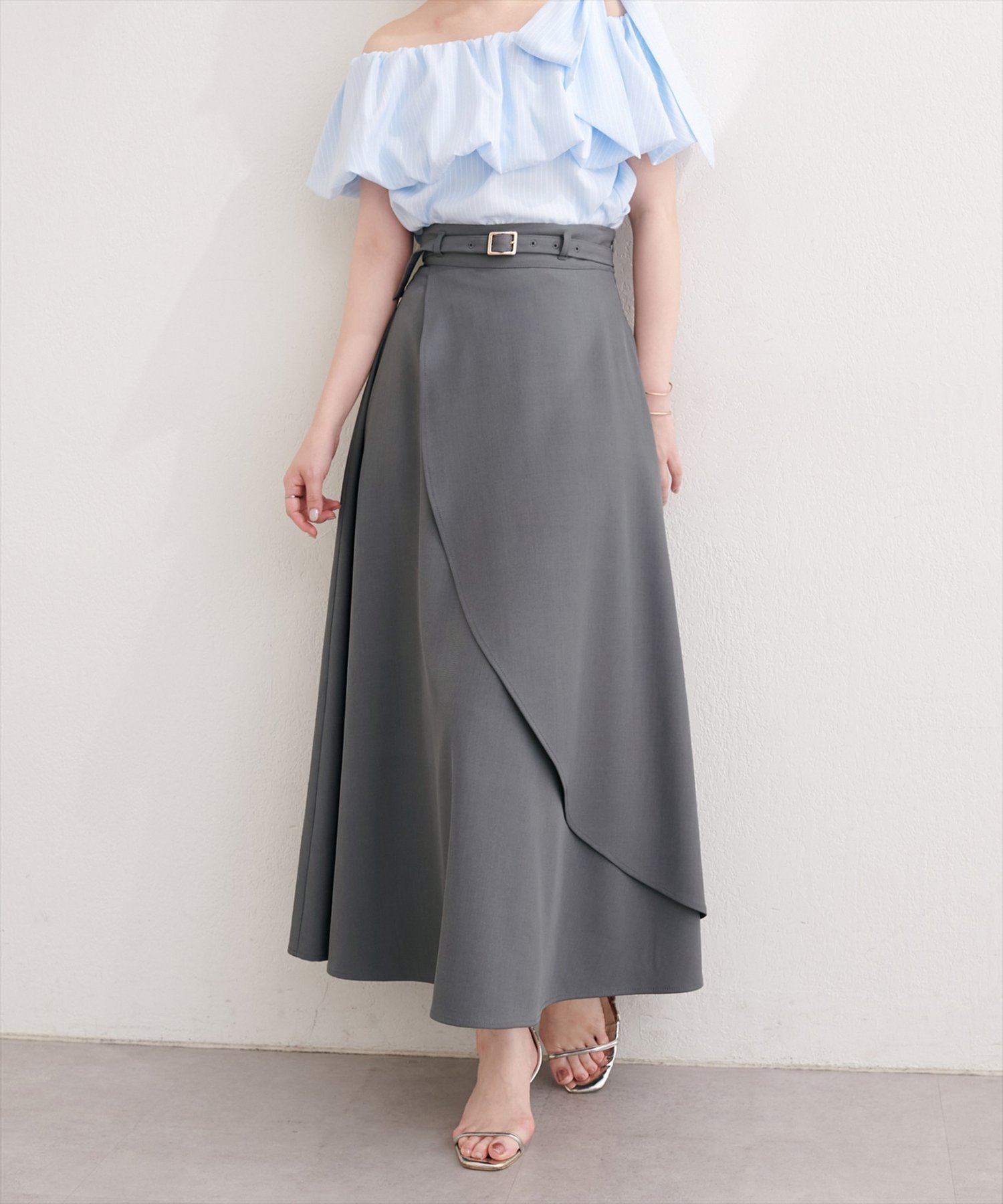 natural couture ゴールドバックル付きラップフレアスカート ナチュラルクチュール スカート その他のスカート グレー ピンク ベージュ ホワイト ブラック