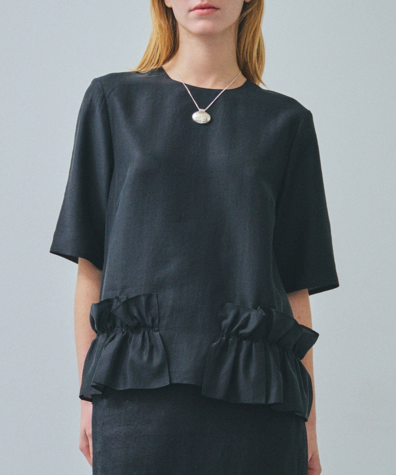 REALM 【一部店舗限定】【REALM(レルム)】HALF SLEEVE BLOUSE｜裾フリルブラウス ロペ トップス シャツ・ブラウス ブラック ピンク