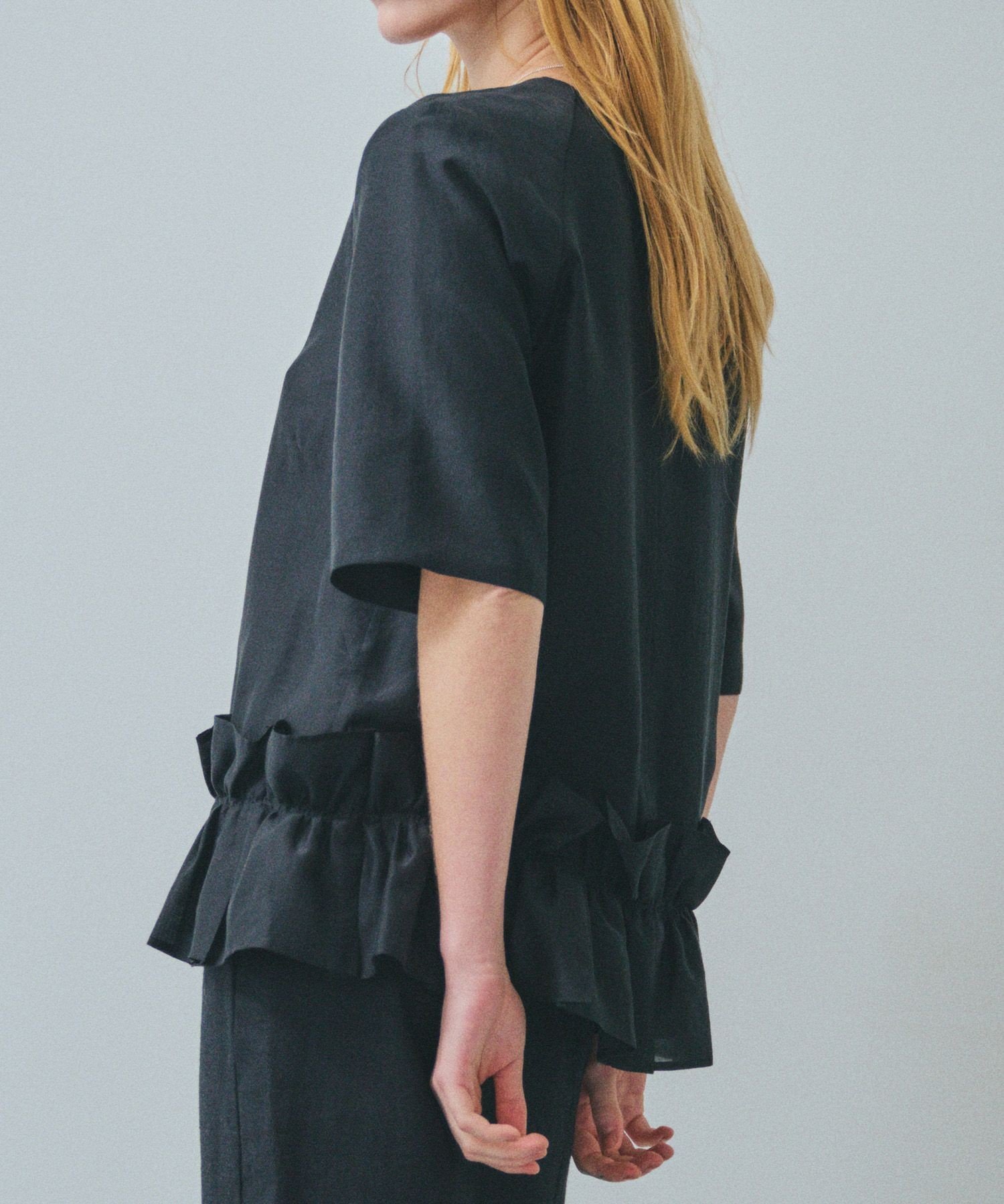 REALM 【一部店舗限定】【REALM(レルム)】HALF SLEEVE BLOUSE｜裾フリルブラウス ロペ トップス シャツ・ブラウス ブラック ピンク