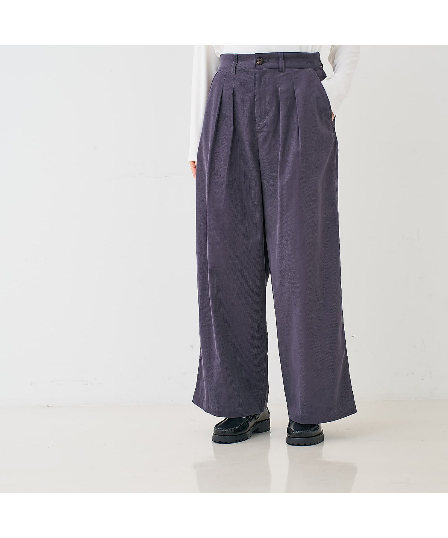 コーデュロイWタックワイドパンツ コレックス パンツ その他のパンツ ホワイト グレー