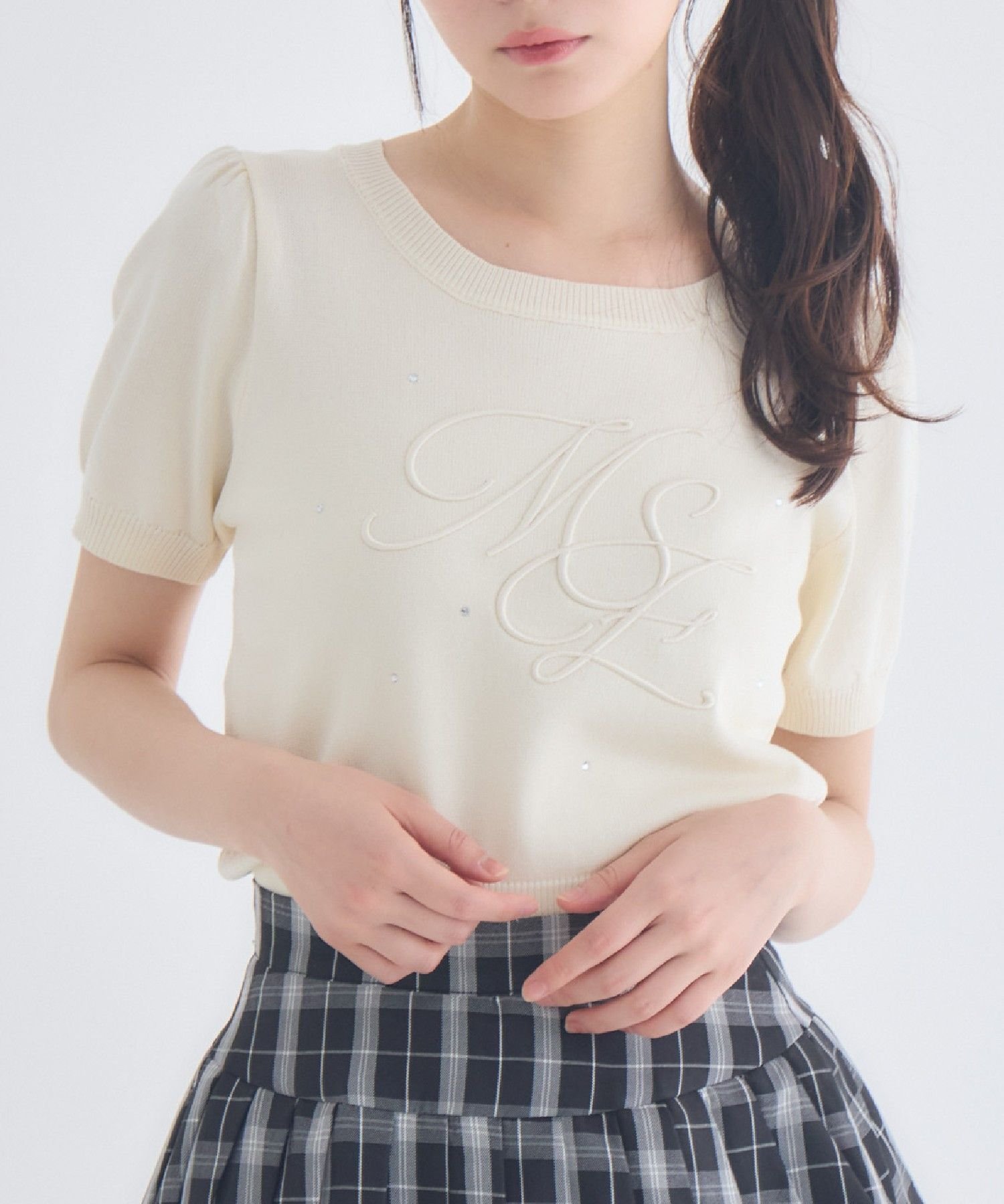 ロゴ刺繍パフ袖ニット レトロガール トップス ニット ピンク グリーン ベージュ