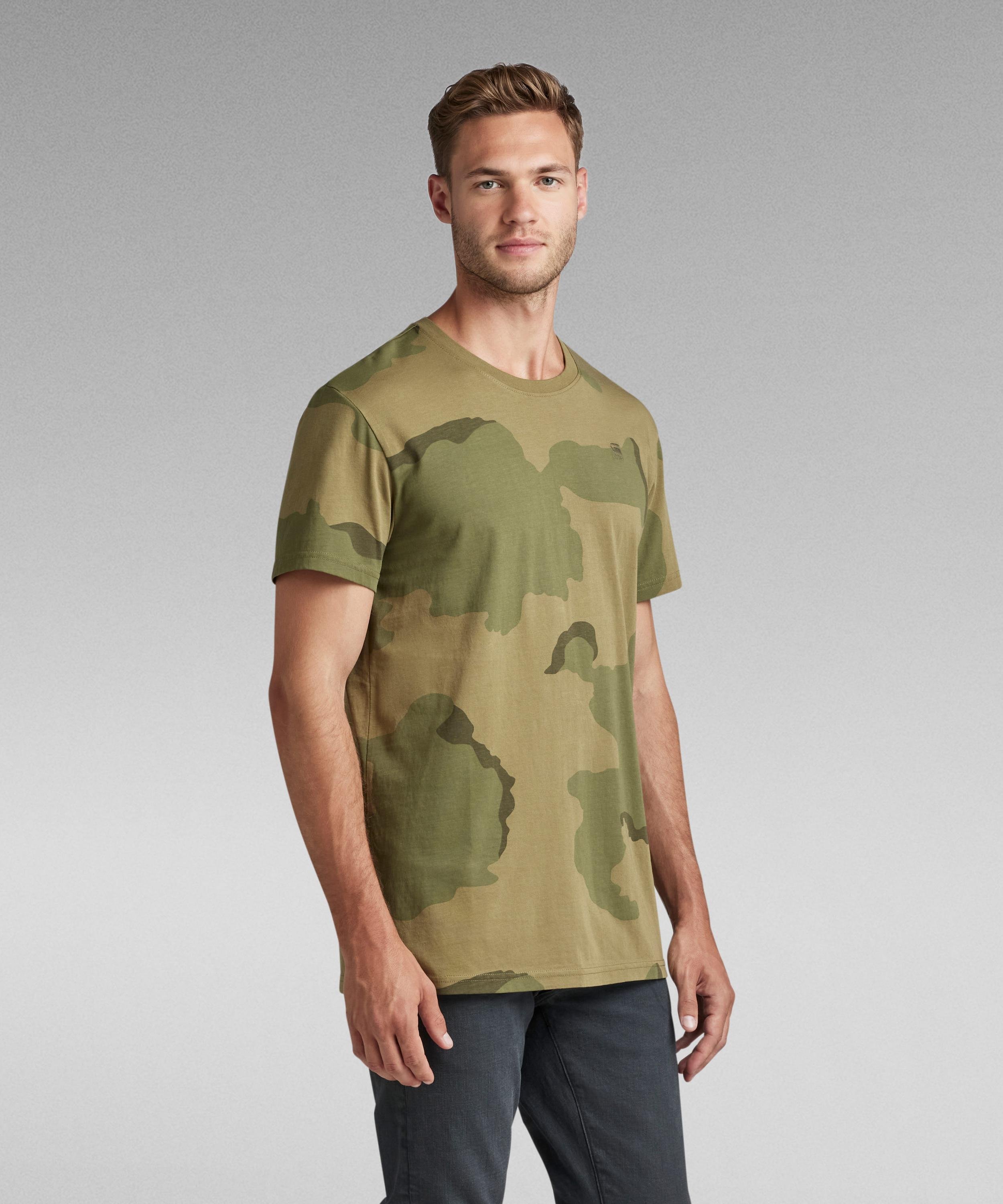 【公式ショップ】DESERT CAMO T-SHIRT/デザートカモ柄T ジースターロゥ トップス カットソー・Tシャツ カーキグリーン
