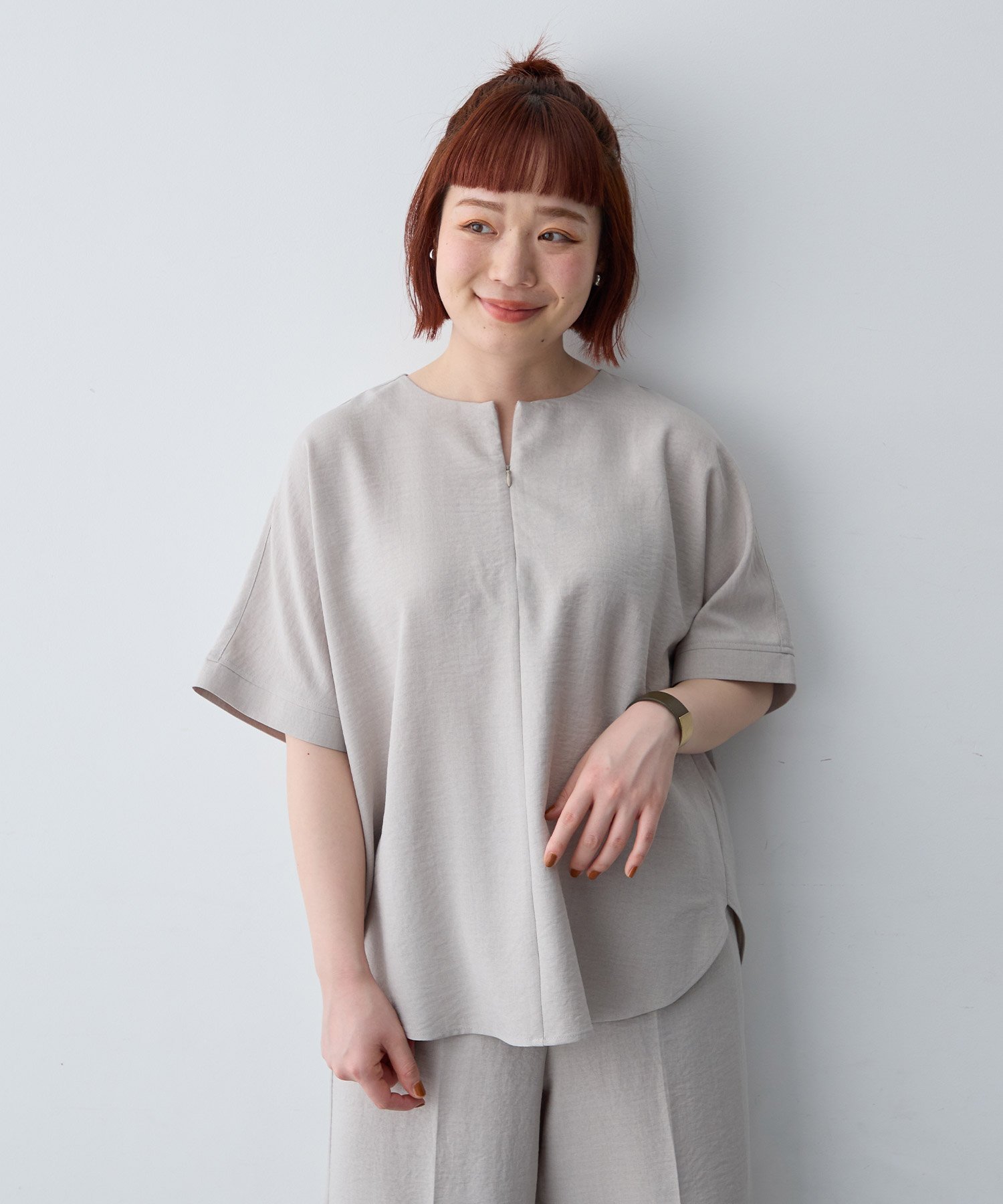 cross marche 【anyfee/大きいサイズ】リネン調ジップ付Tブラウス《接触冷感 ・UVカット・イージーケア 》(2026SS) クロスマルシェ トップス シャツ・ブラウス ブルー グレー ベージュ【送料無料】